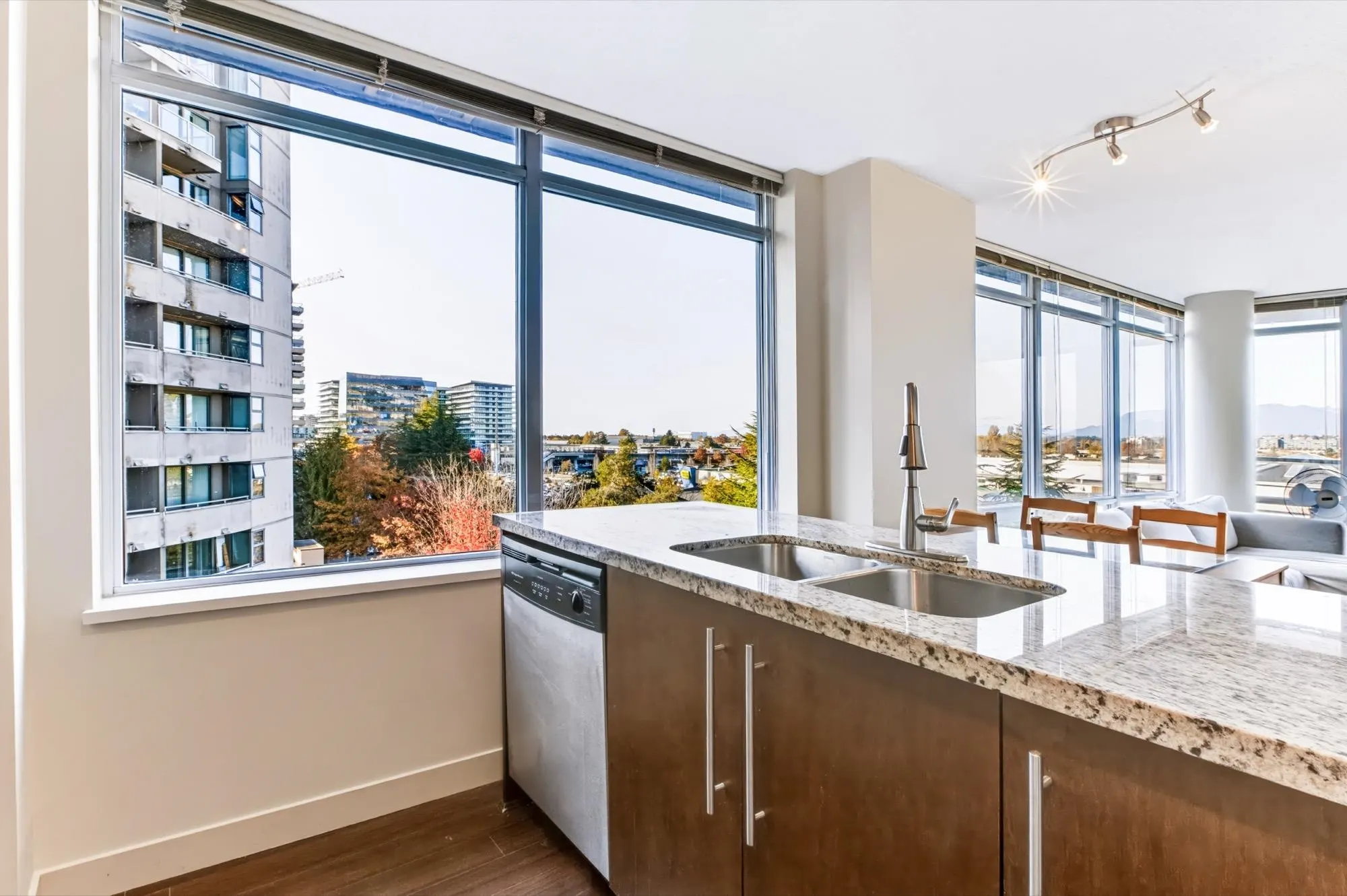 804 8280 Lansdowne Road