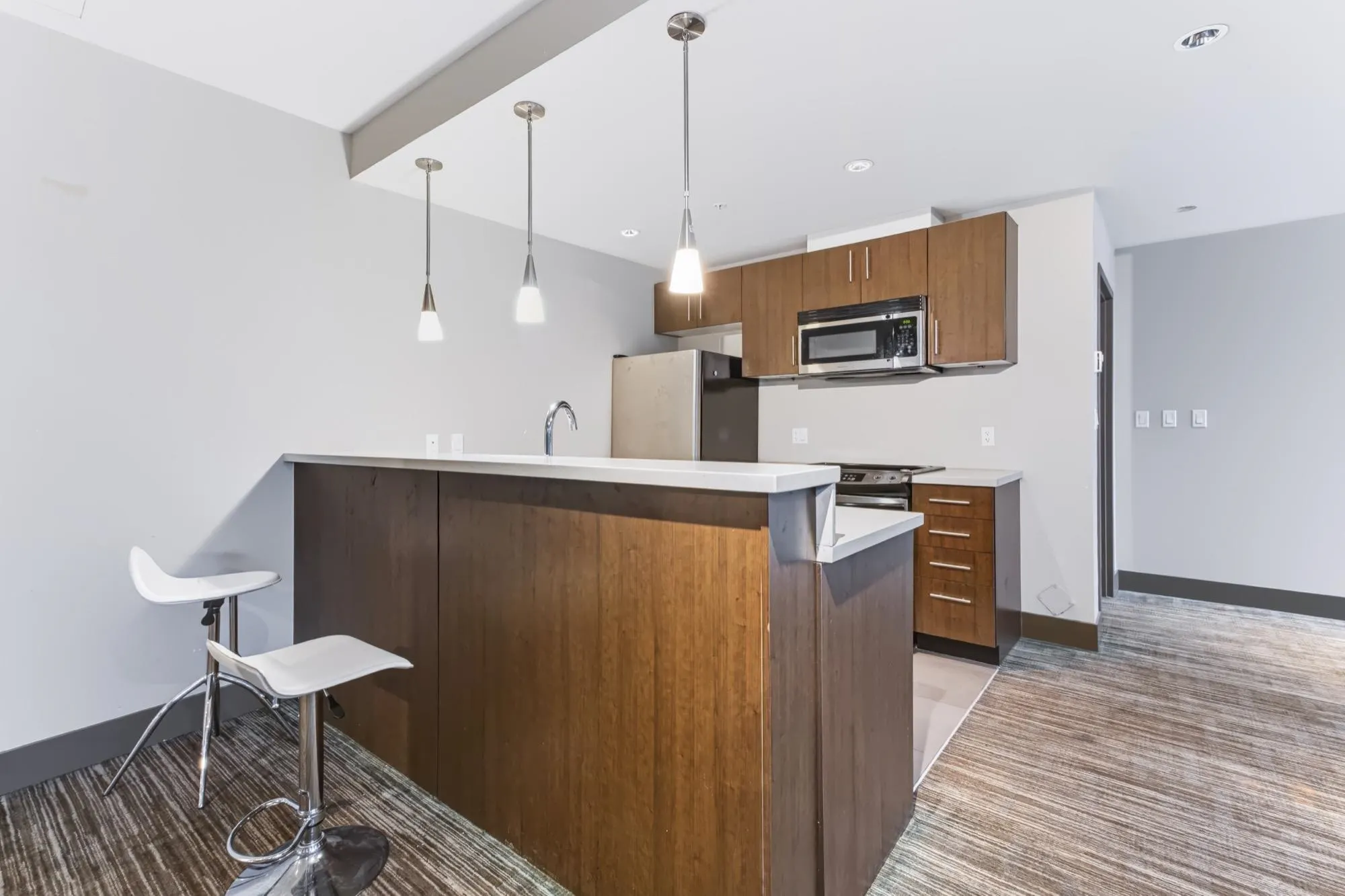 804 8280 Lansdowne Road