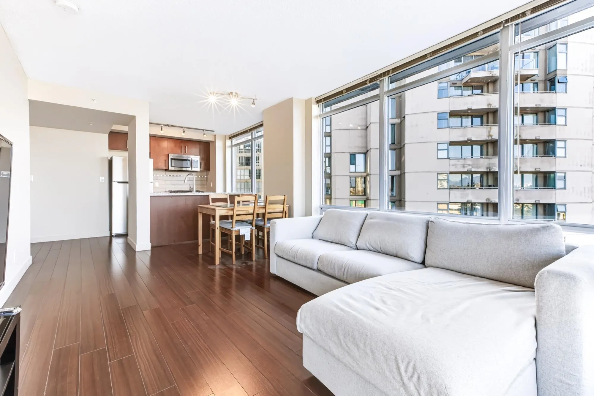 804 8280 Lansdowne Road
