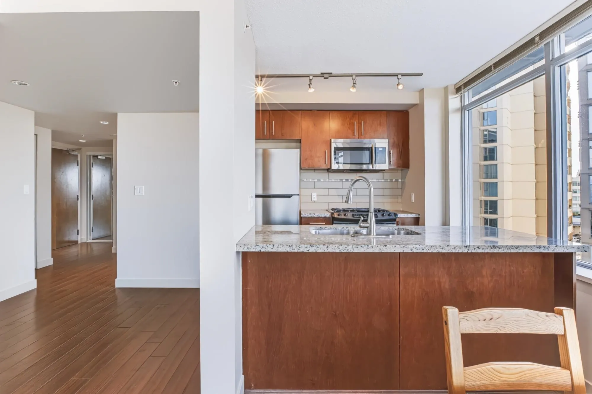 804 8280 Lansdowne Road