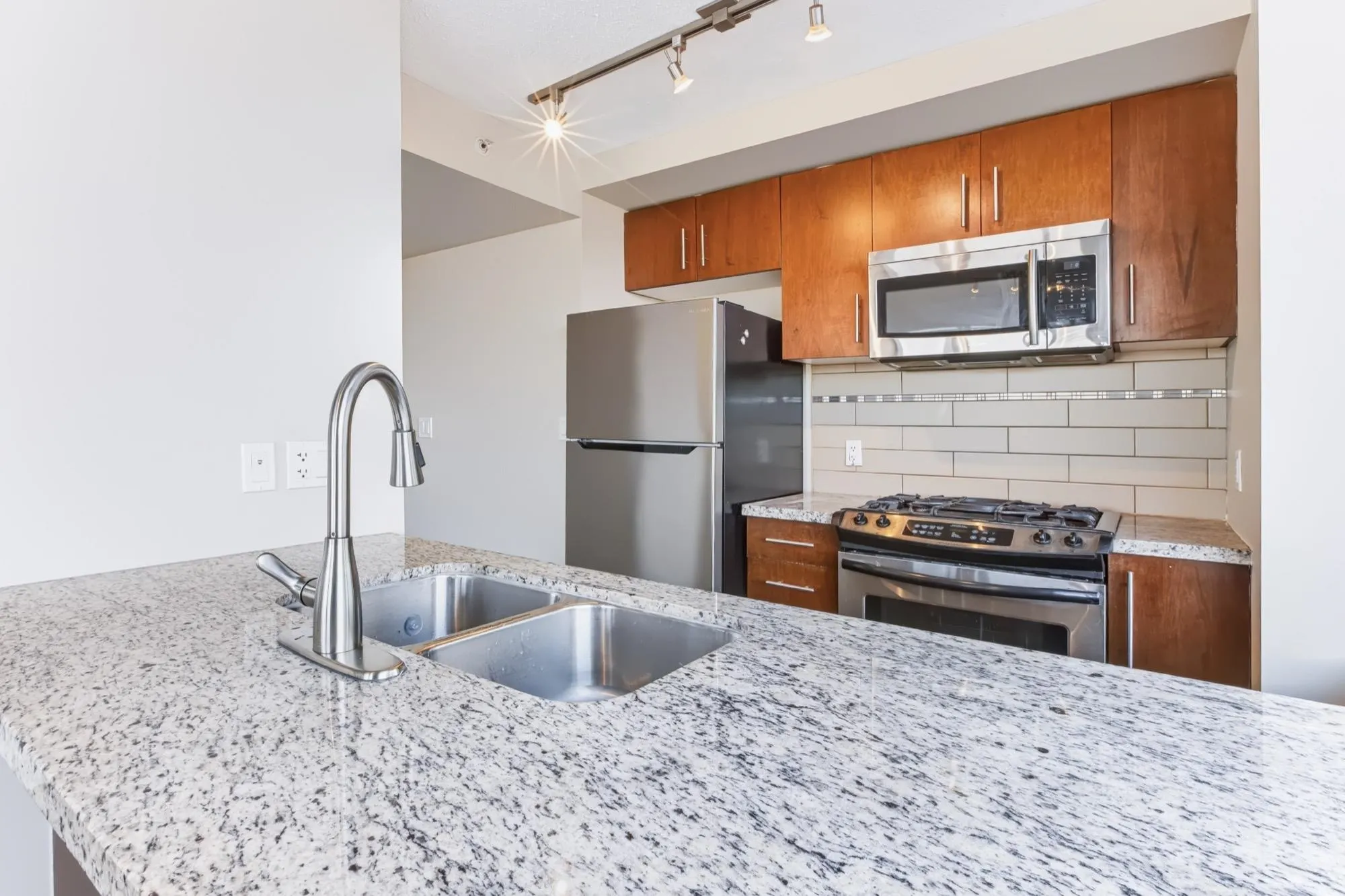 804 8280 Lansdowne Road