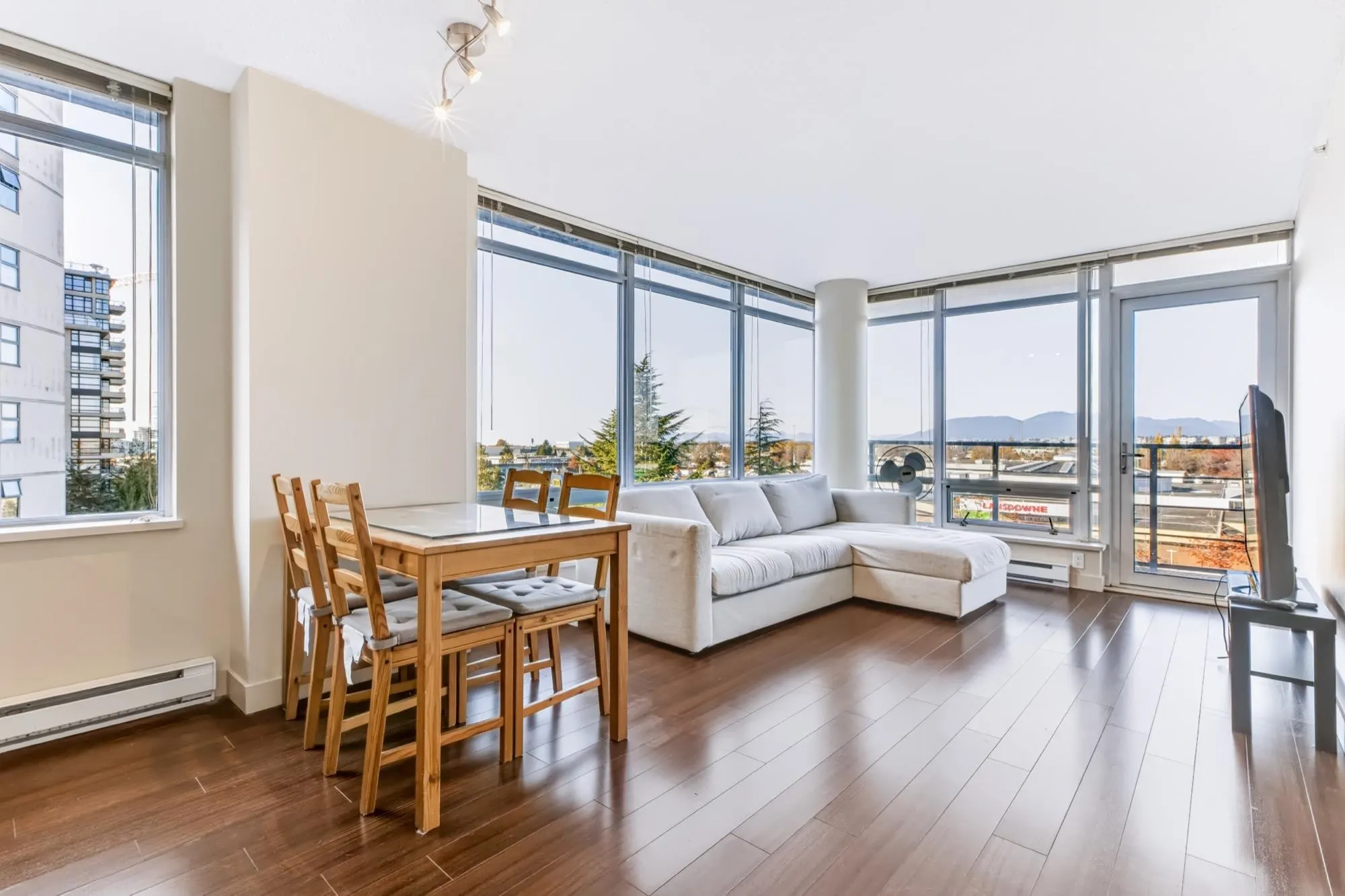 804 8280 Lansdowne Road