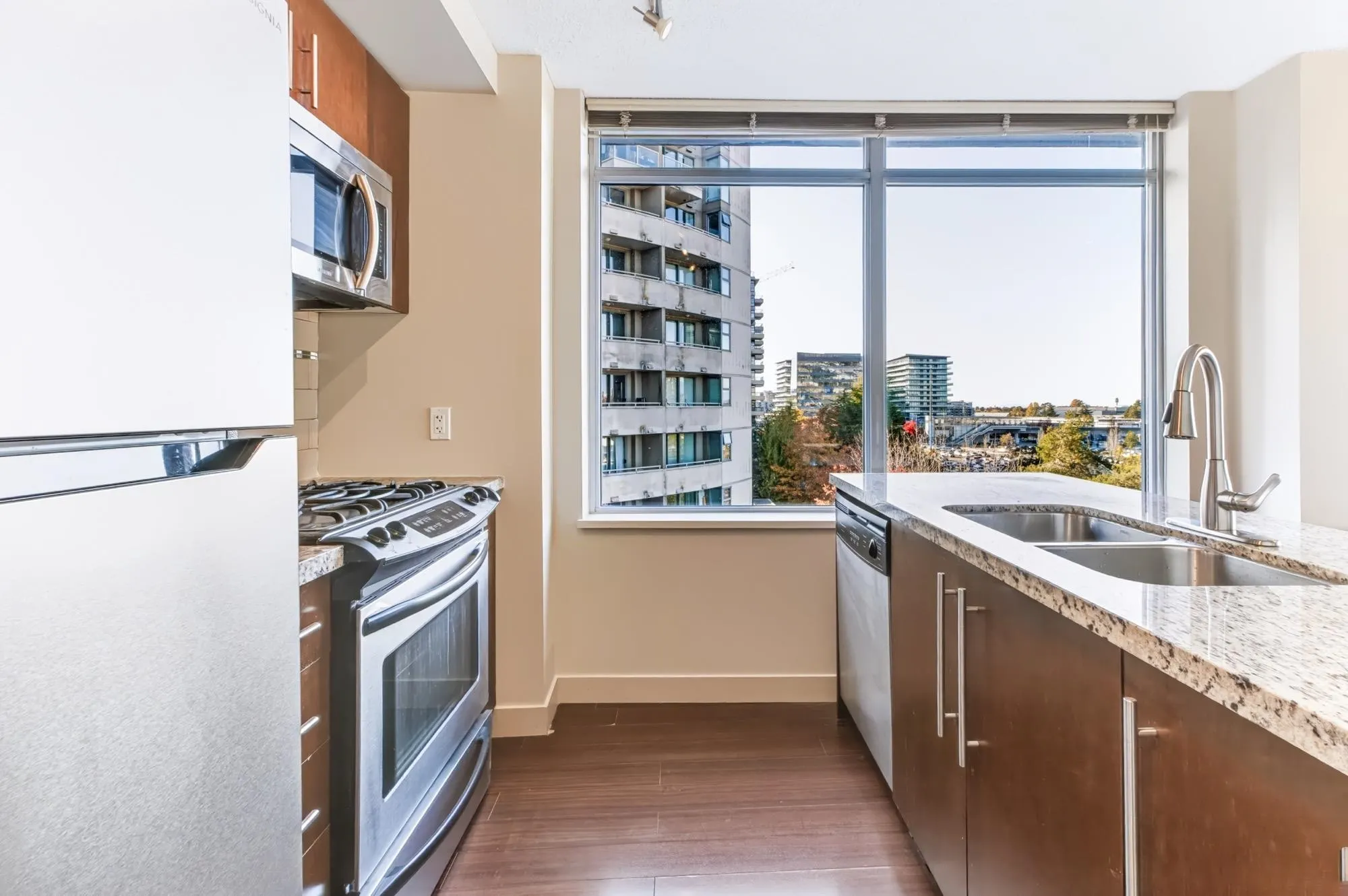 804 8280 Lansdowne Road