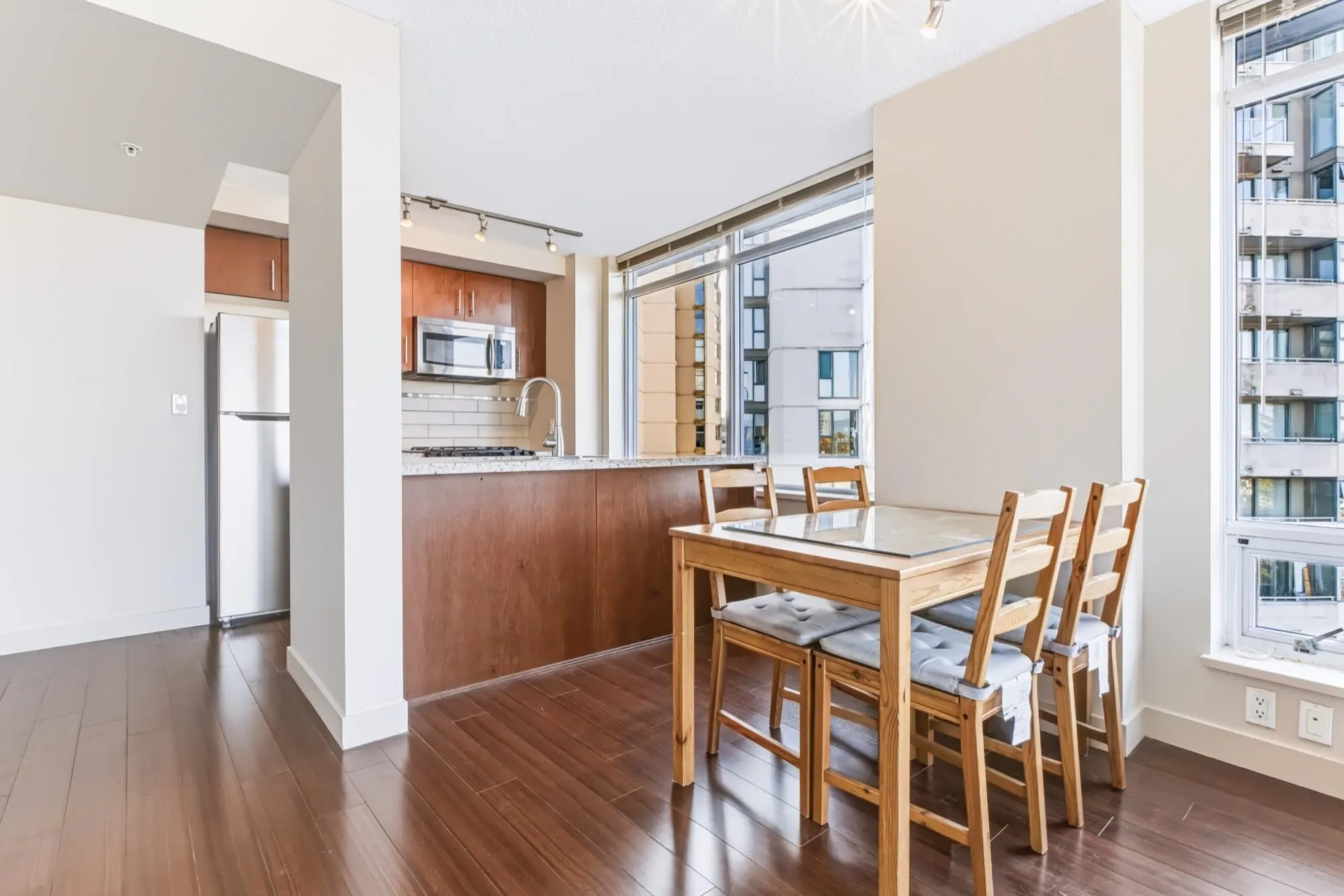 804 8280 Lansdowne Road