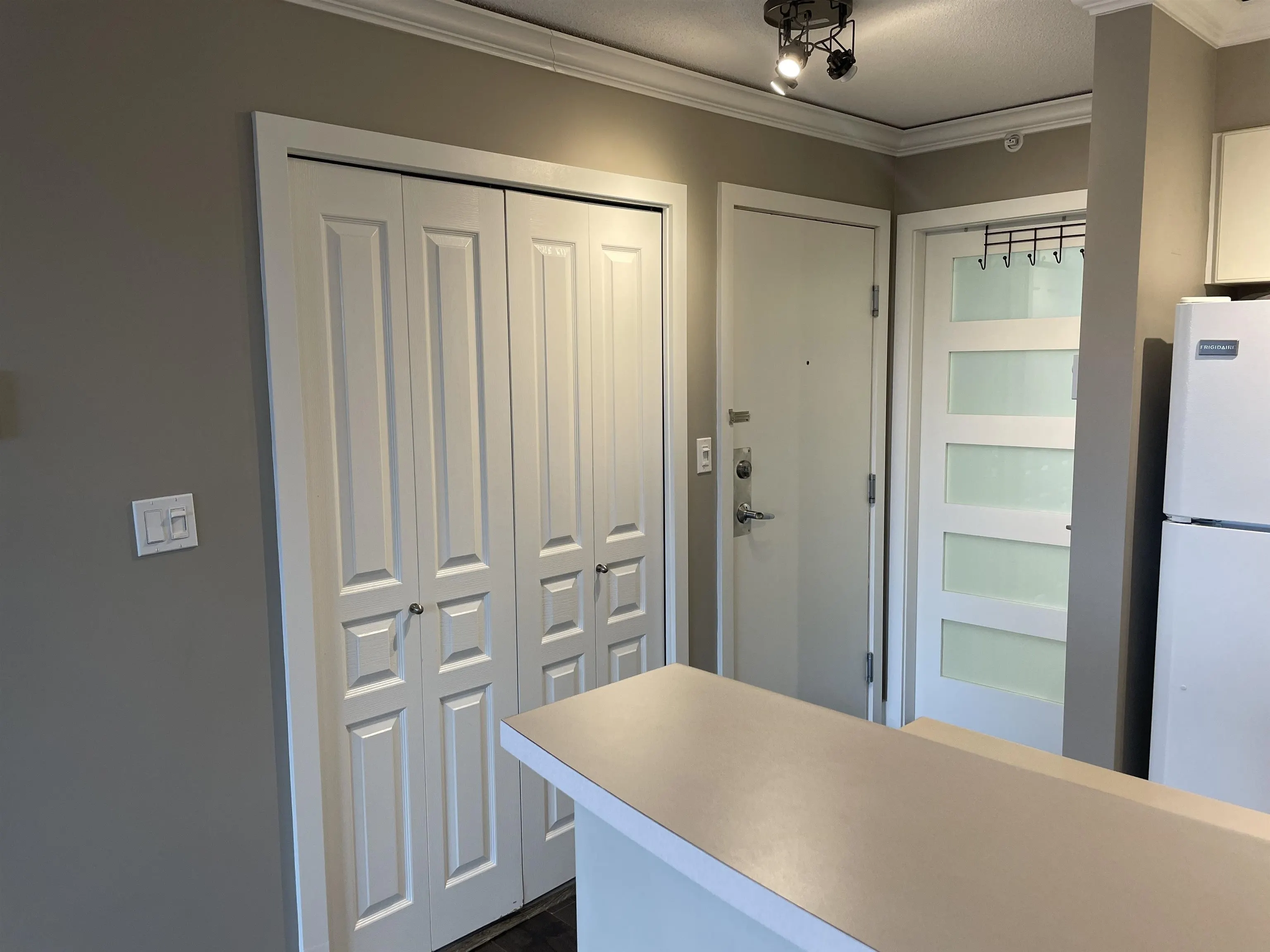 3438 Vanness Avenue #909