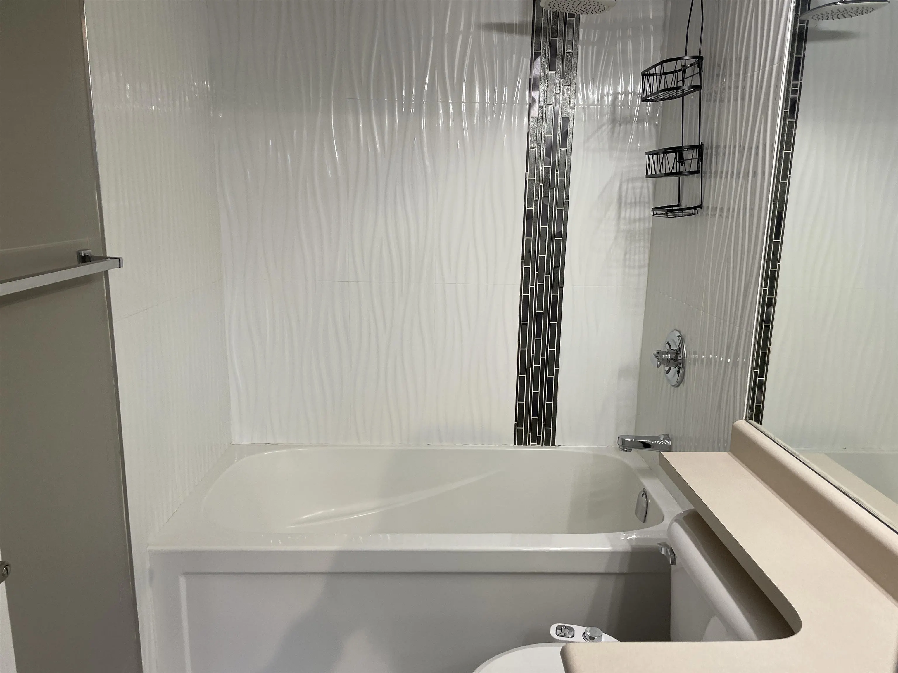 3438 Vanness Avenue #909