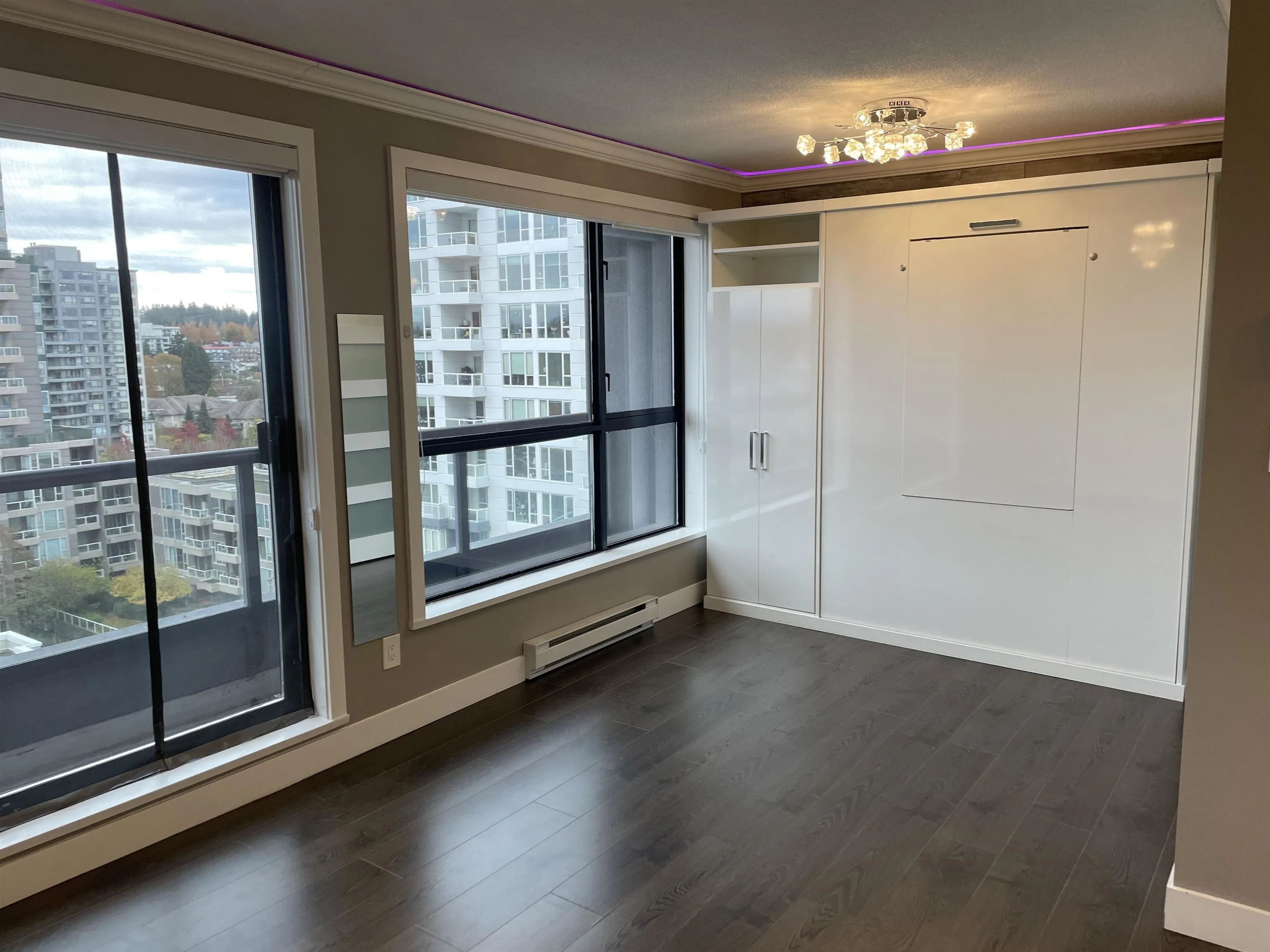 3438 Vanness Avenue #909