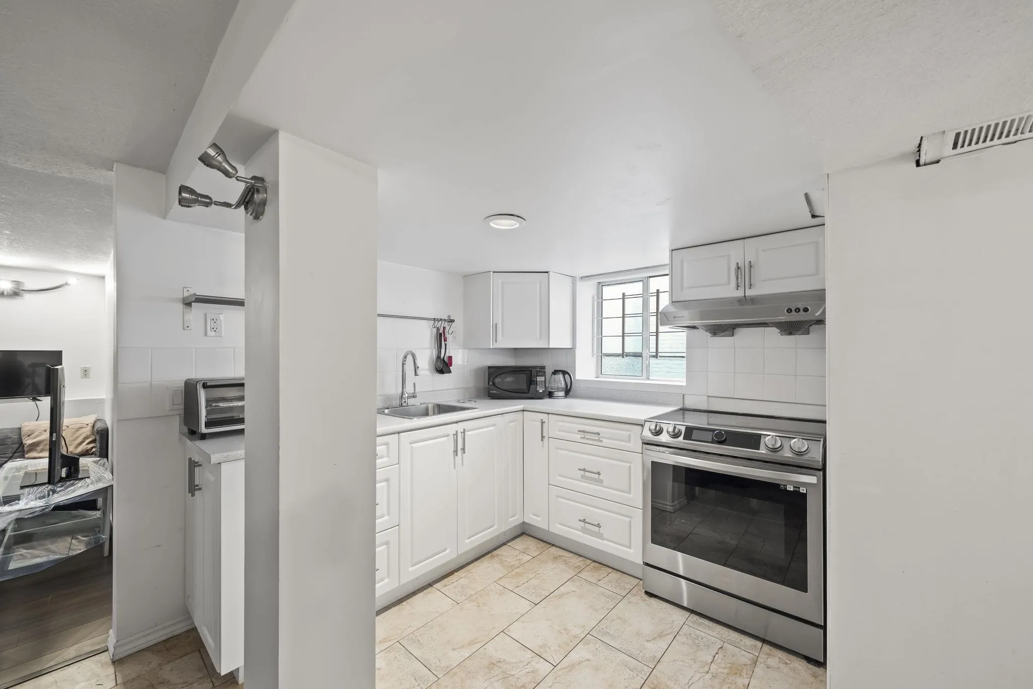 3588 W King Edward Avenue