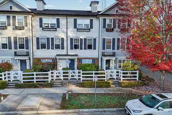 2495 Davies Avenue #4