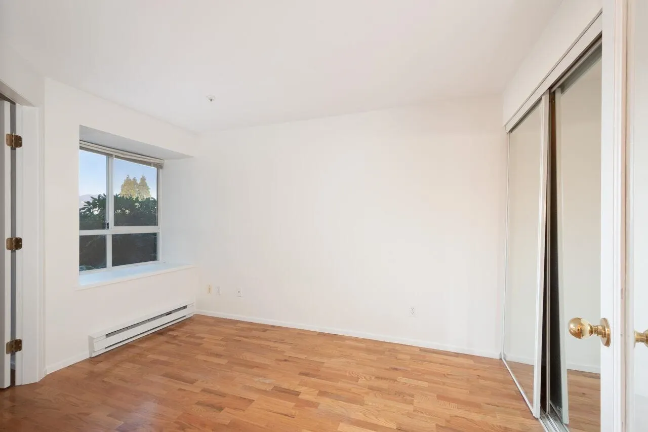 2211 Wall Street #106