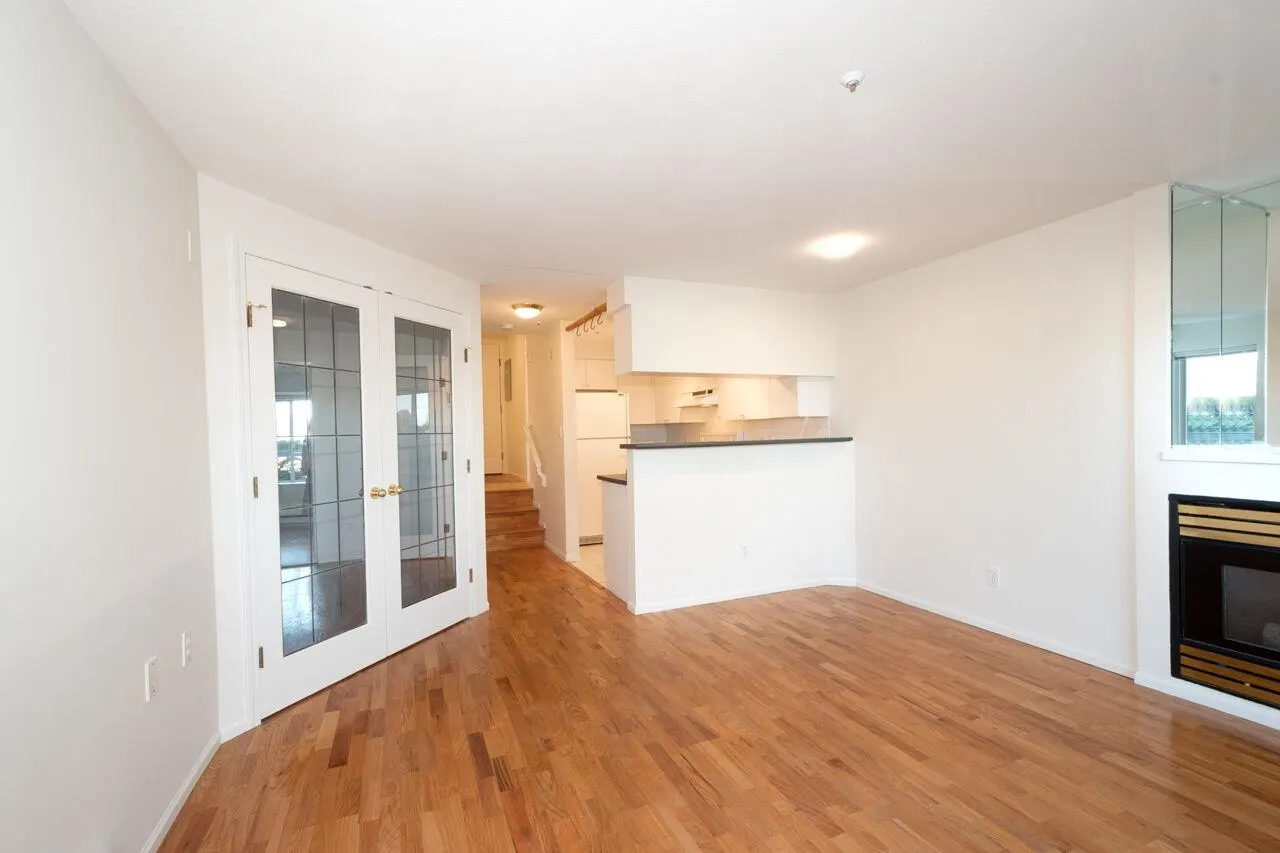 2211 Wall Street #106