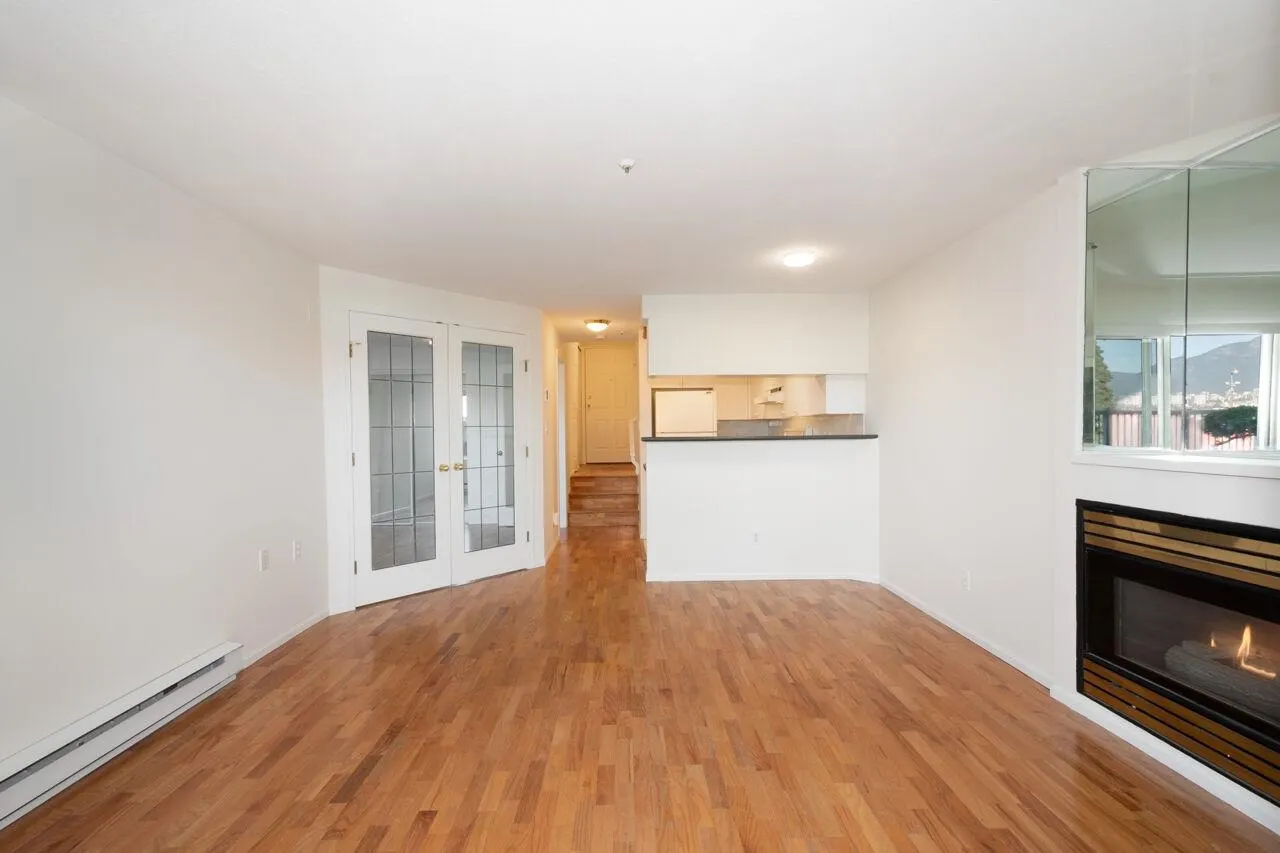 2211 Wall Street #106