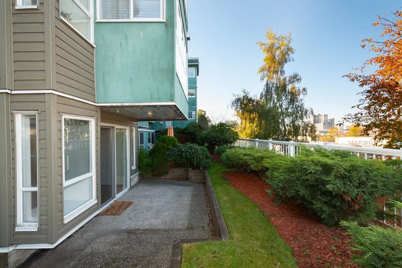 2211 Wall Street #106