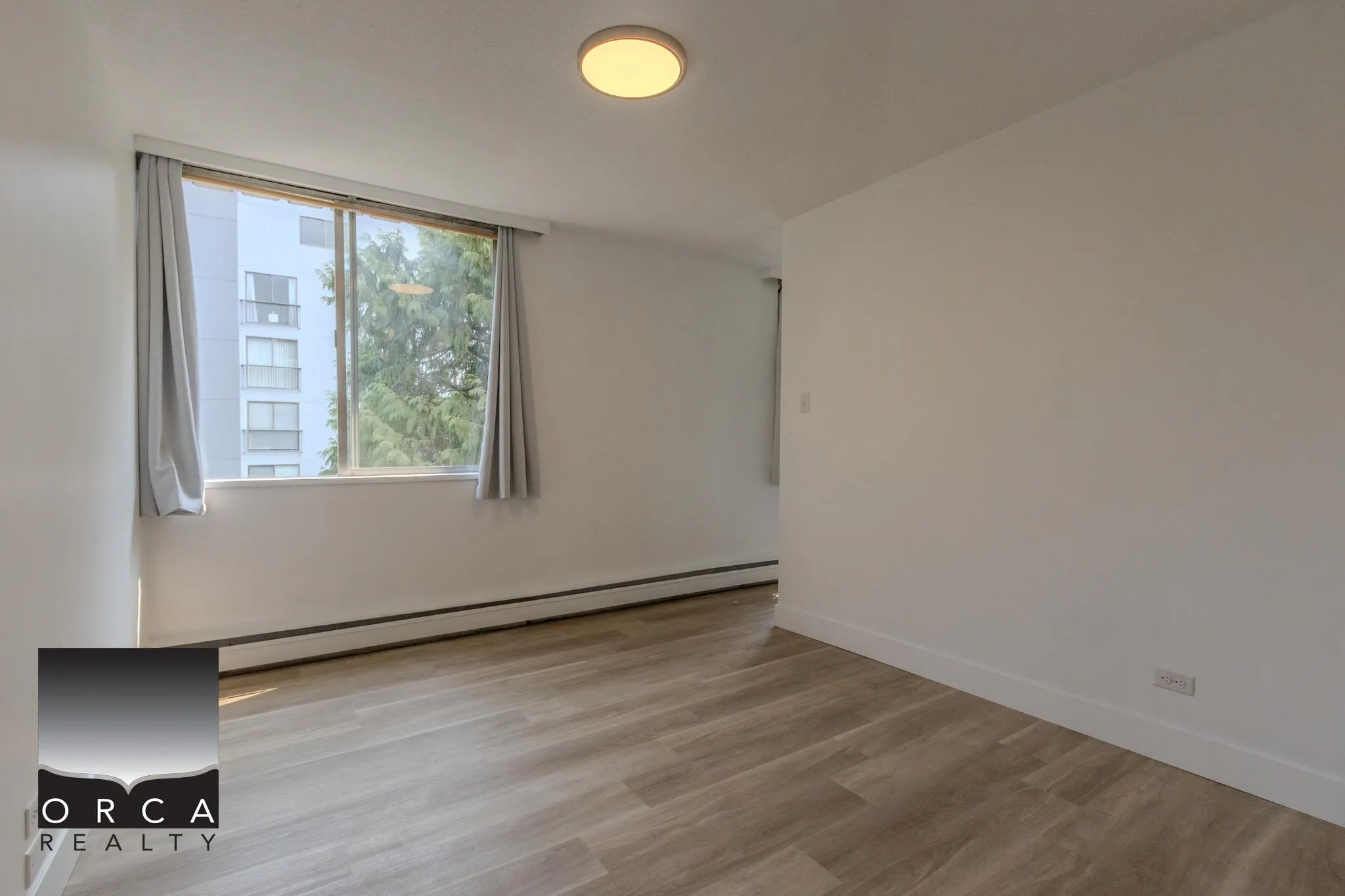 1785 Esquimalt Avenue #701