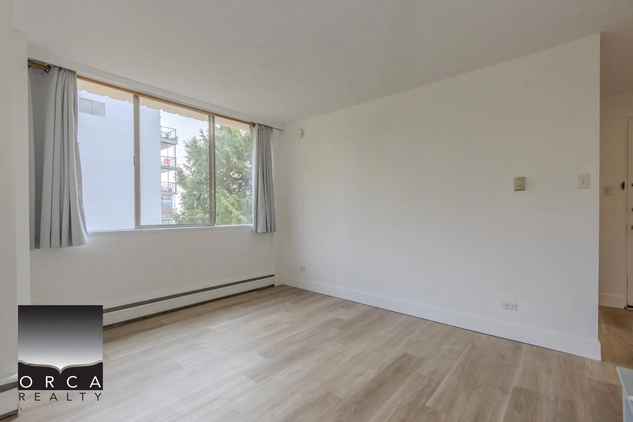 1785 Esquimalt Avenue #701