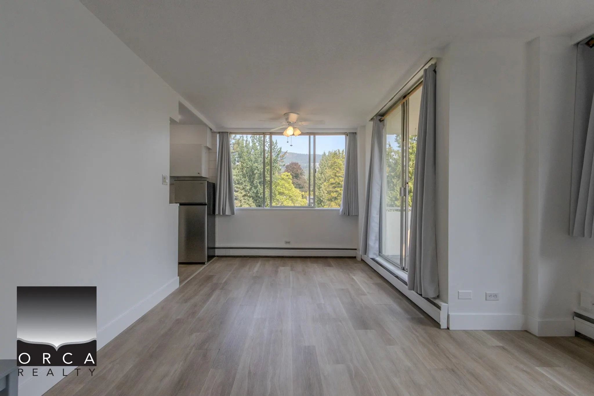 1785 Esquimalt Avenue #701