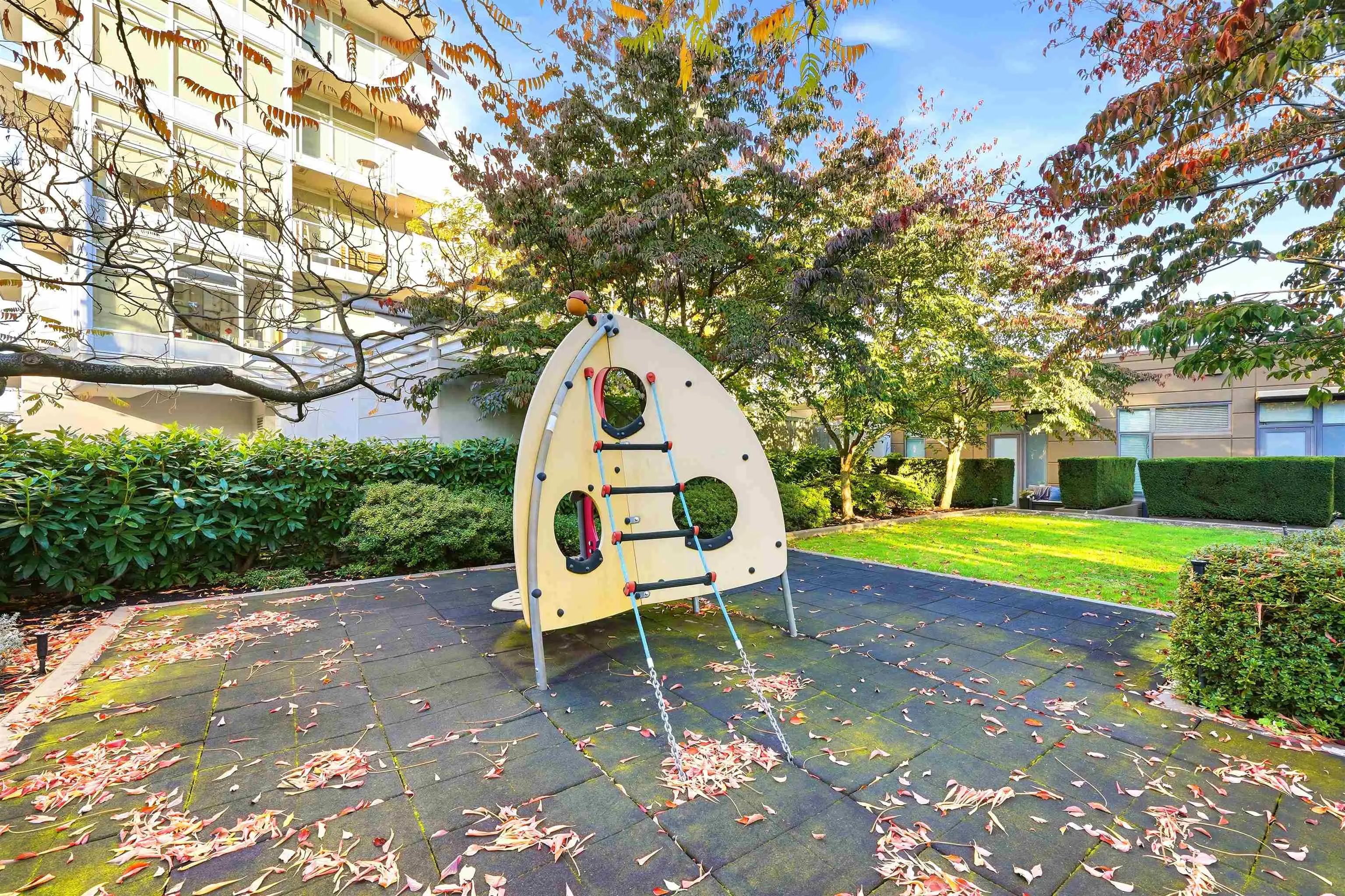 1068 W Broadway #709