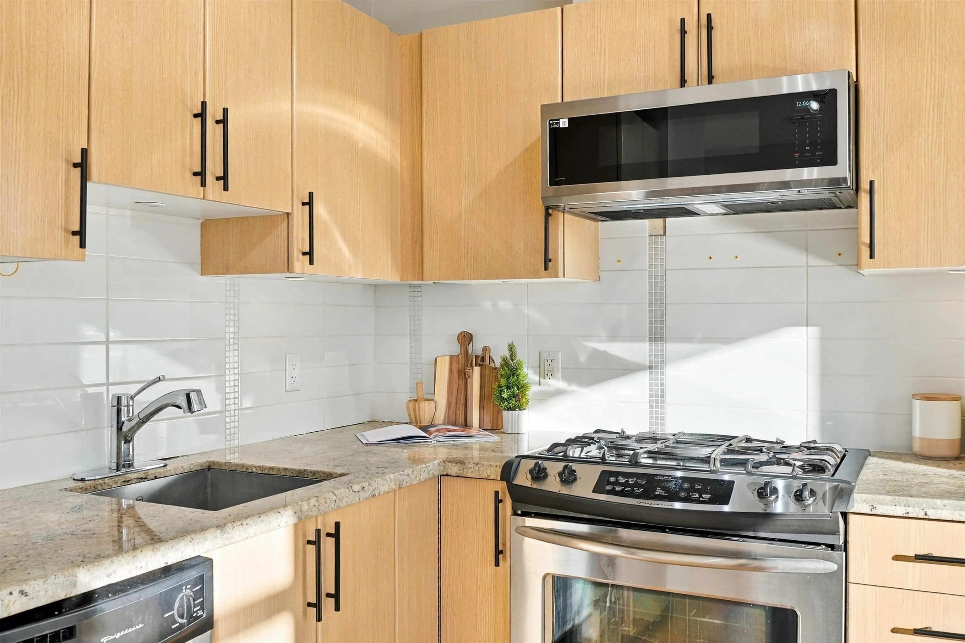 1068 W Broadway #709
