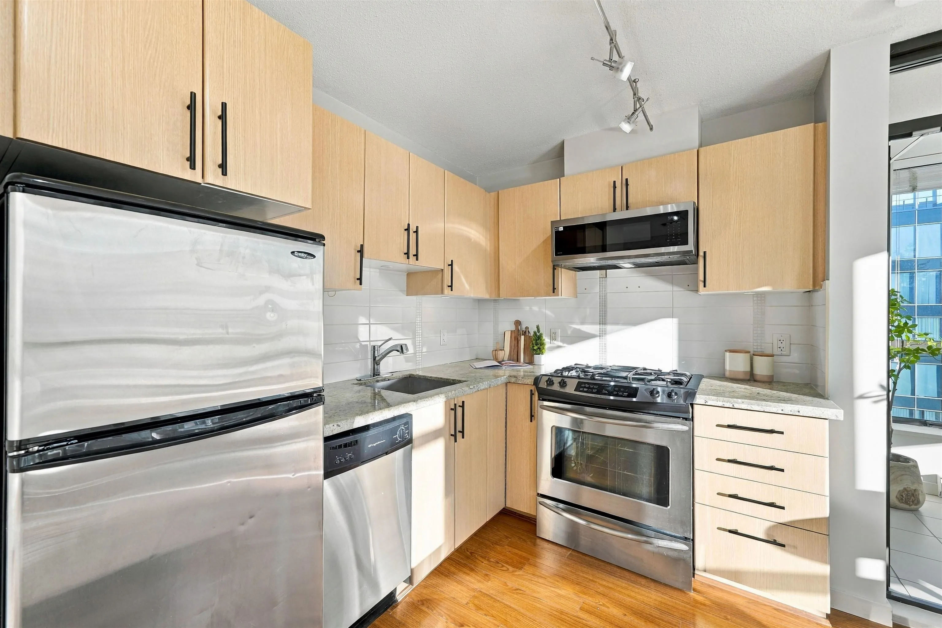 1068 W Broadway #709