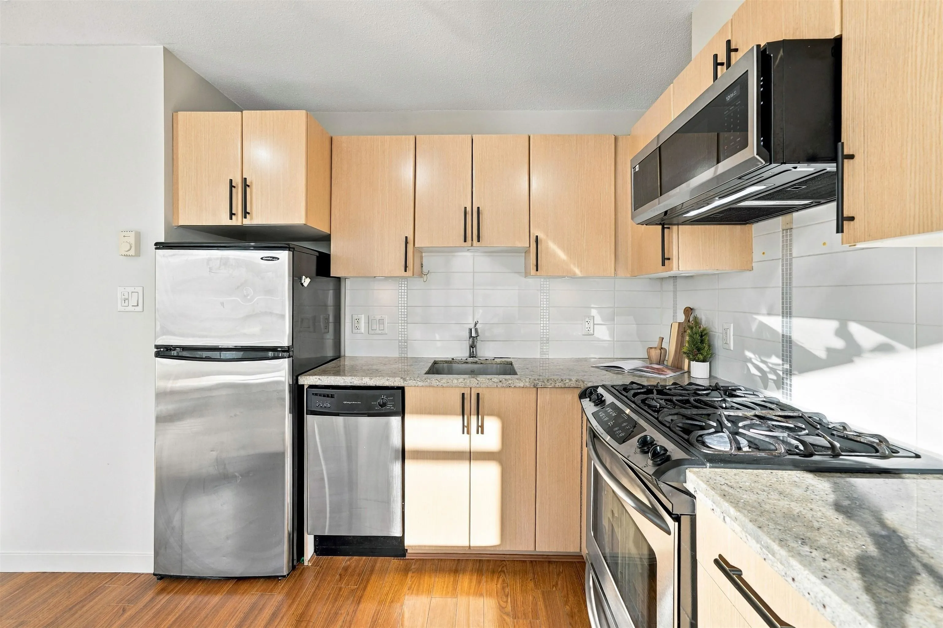 1068 W Broadway #709