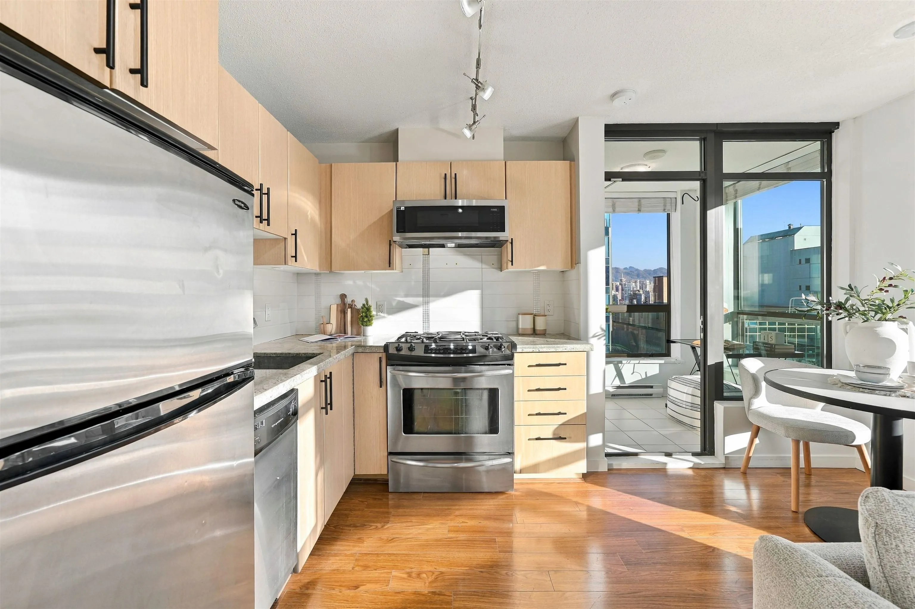 1068 W Broadway #709
