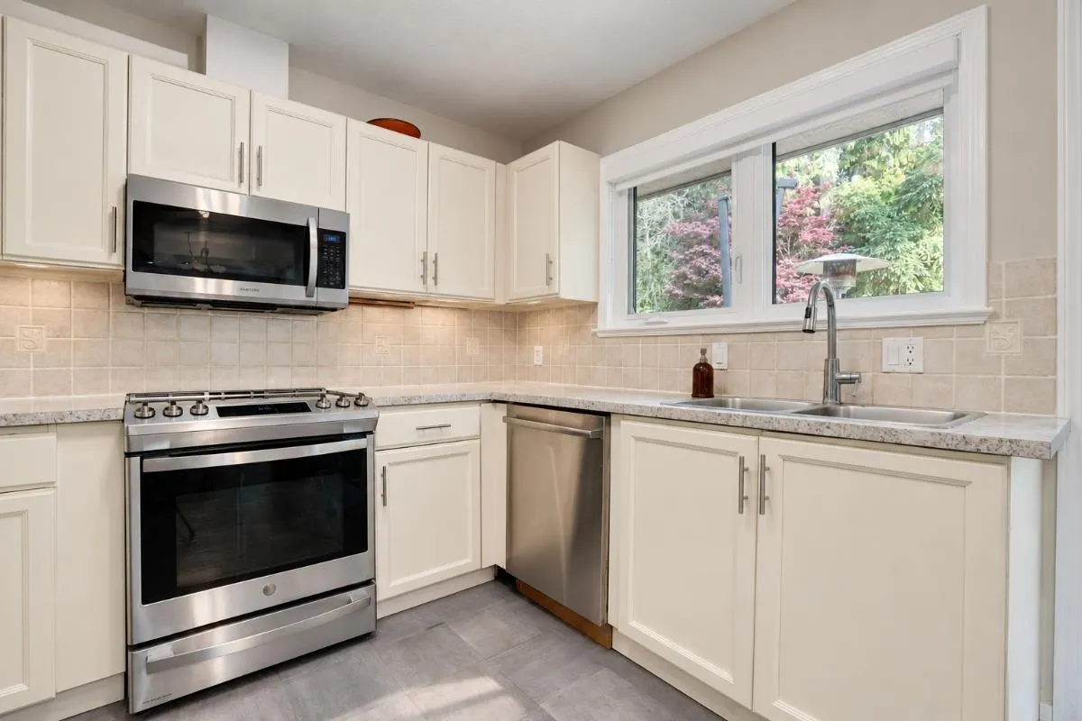 696 Wellington Place