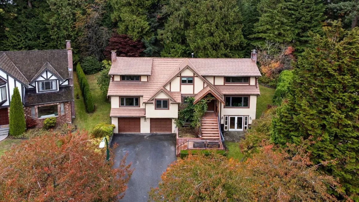 696 Wellington Place