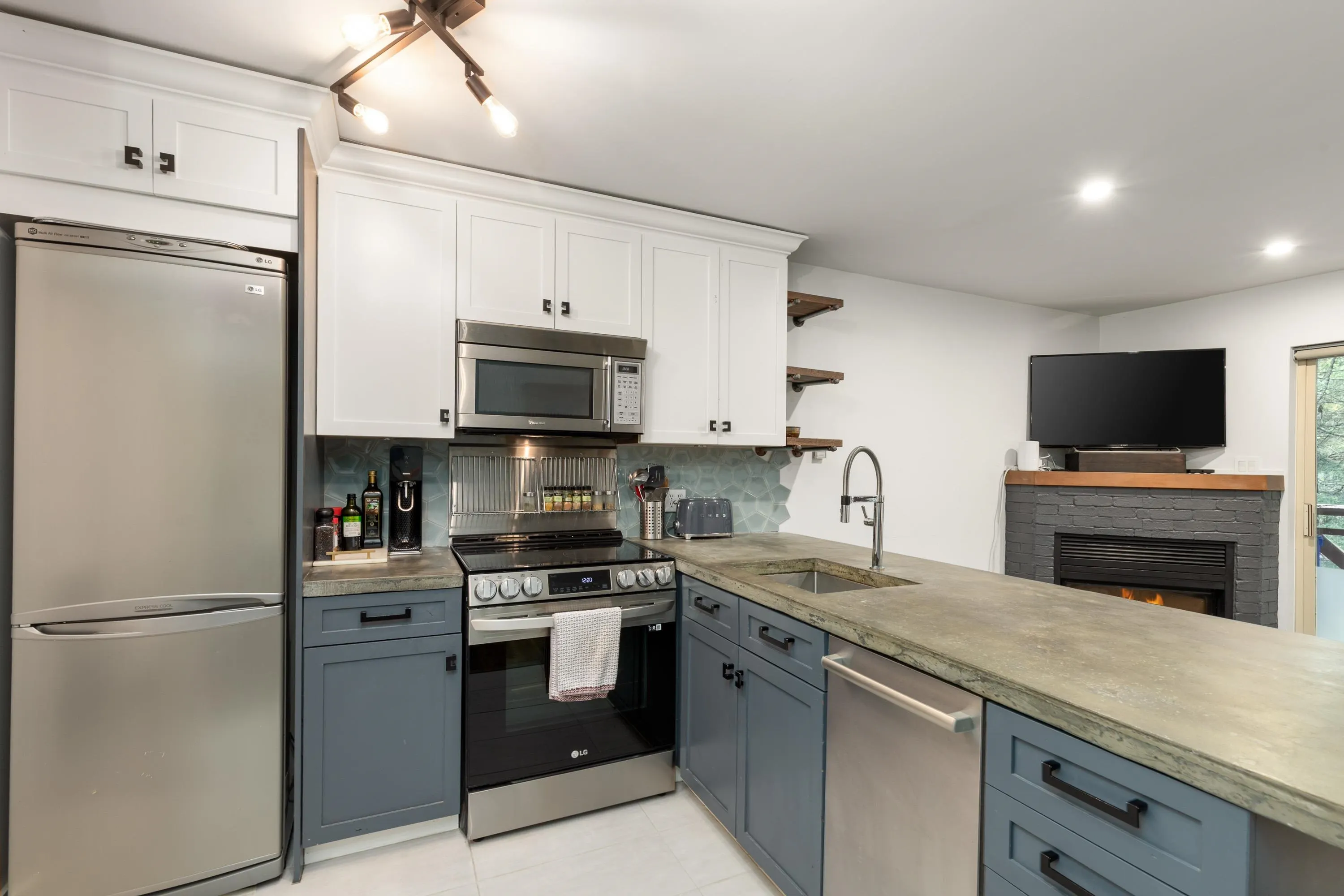 3070 Hillcrest Drive #113