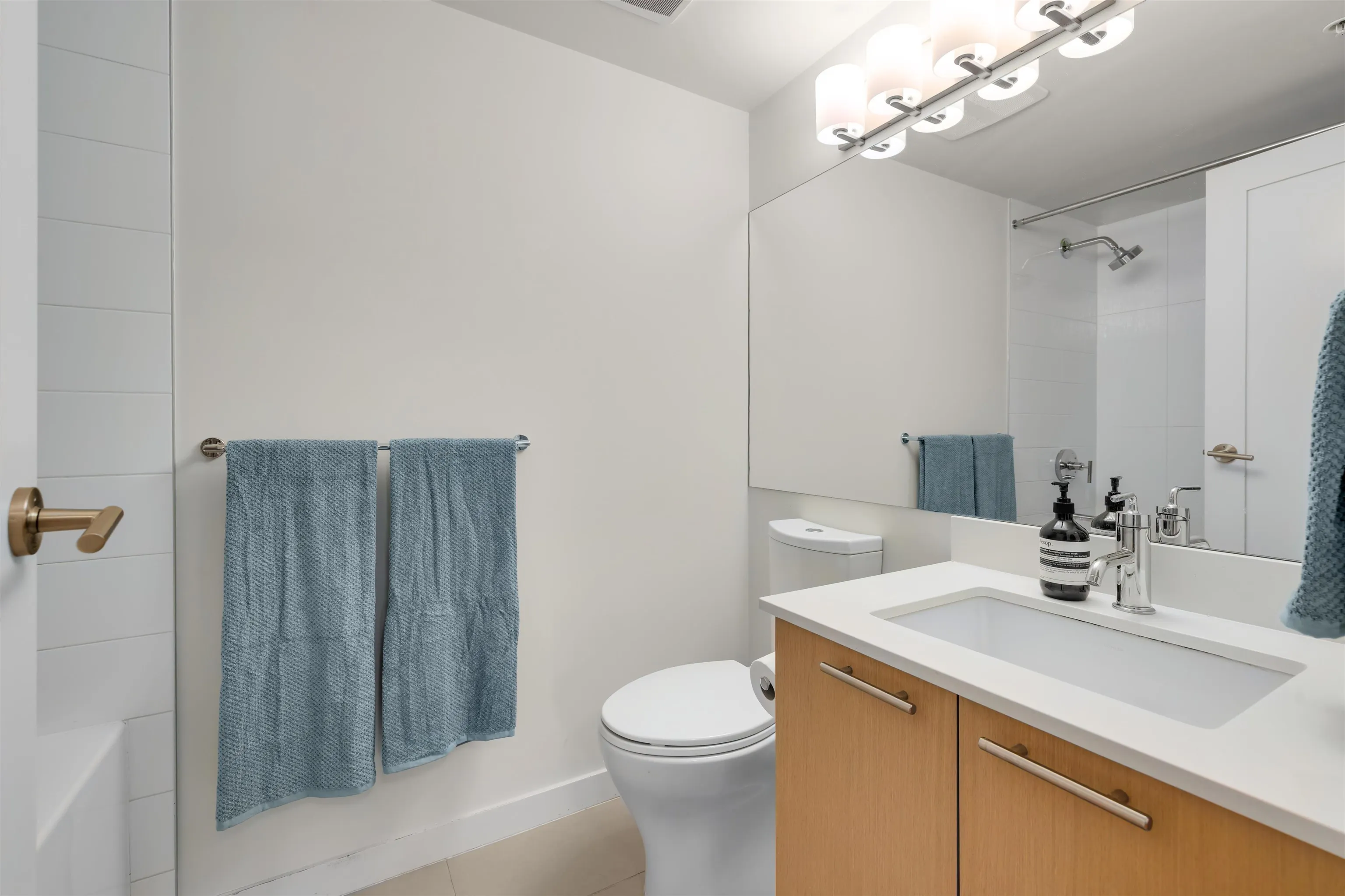 2715 Spring Street #103