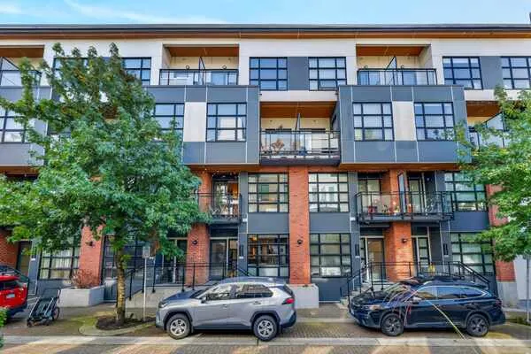 2715 Spring Street #103