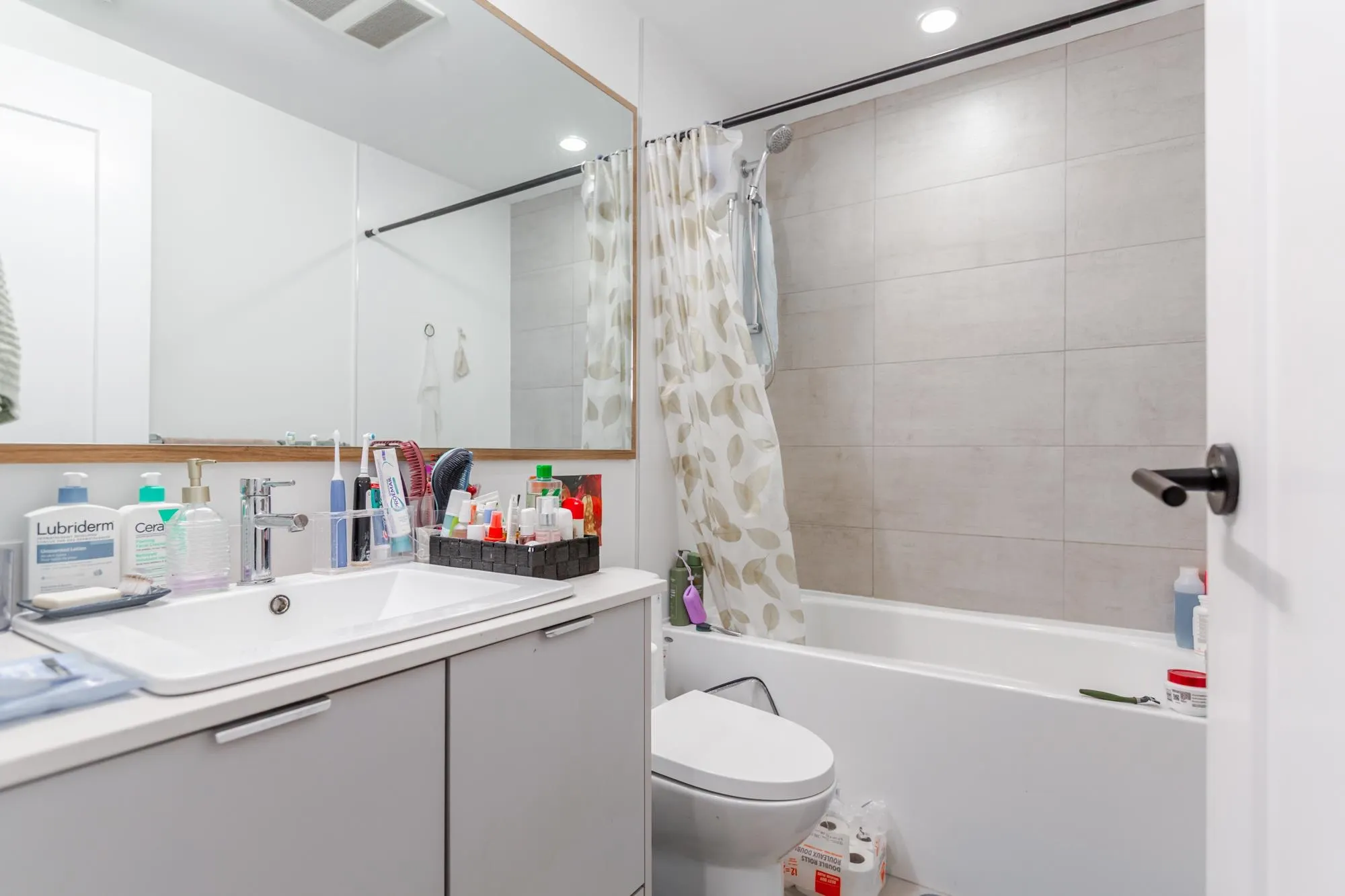 2493 Montrose Avenue #216-217