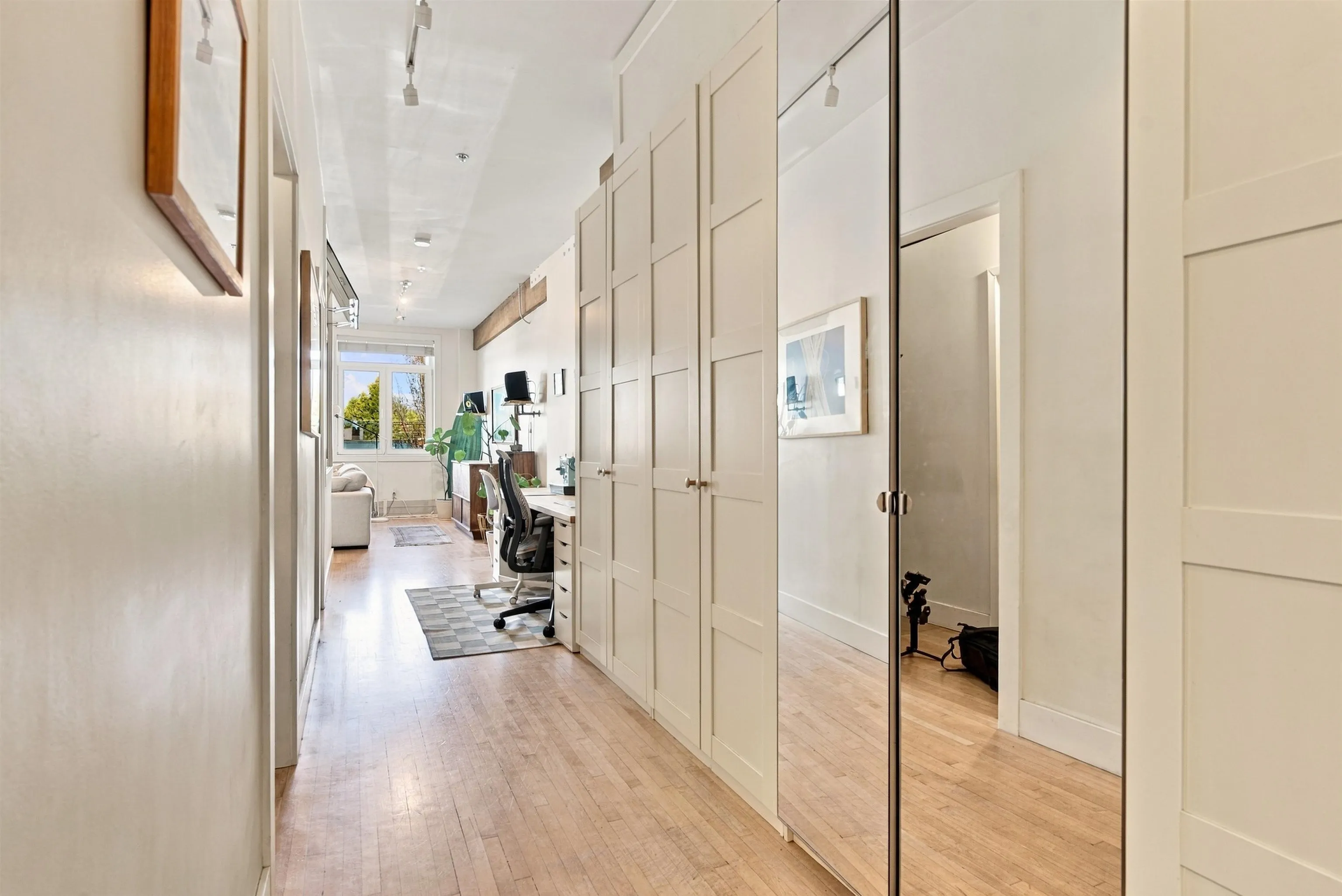 2556 E Hastings Street #202