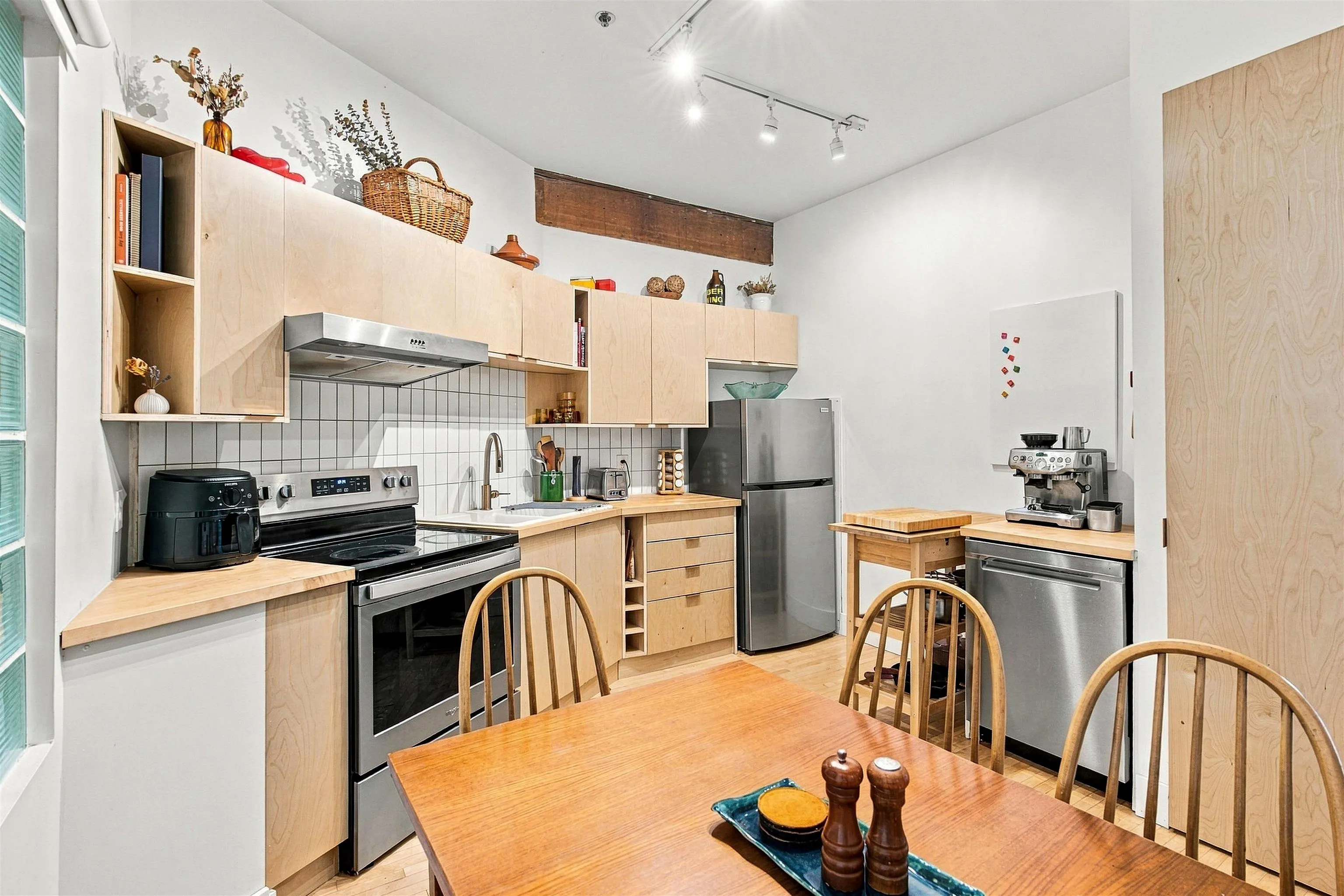 2556 E Hastings Street #202