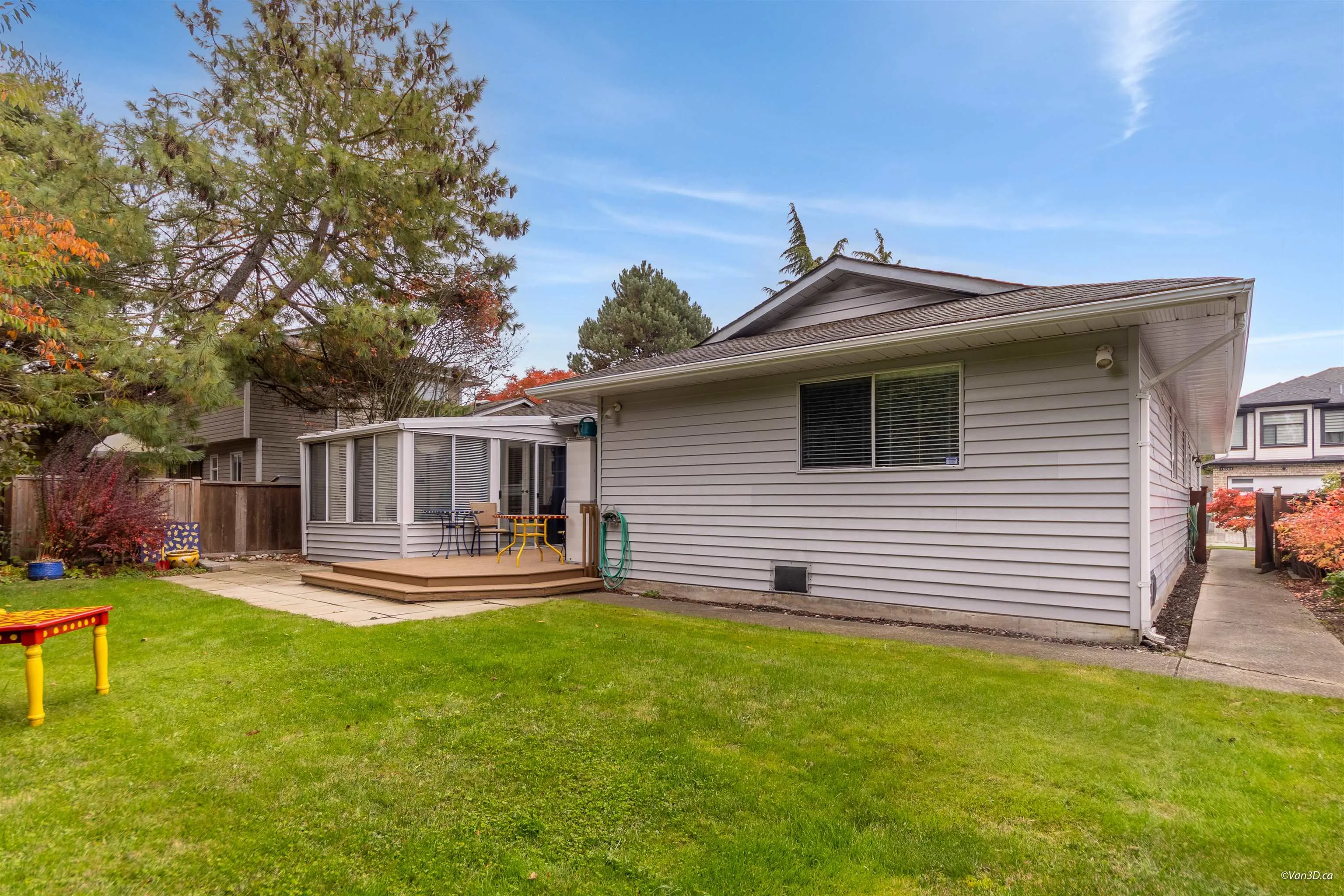 15089 19a Avenue