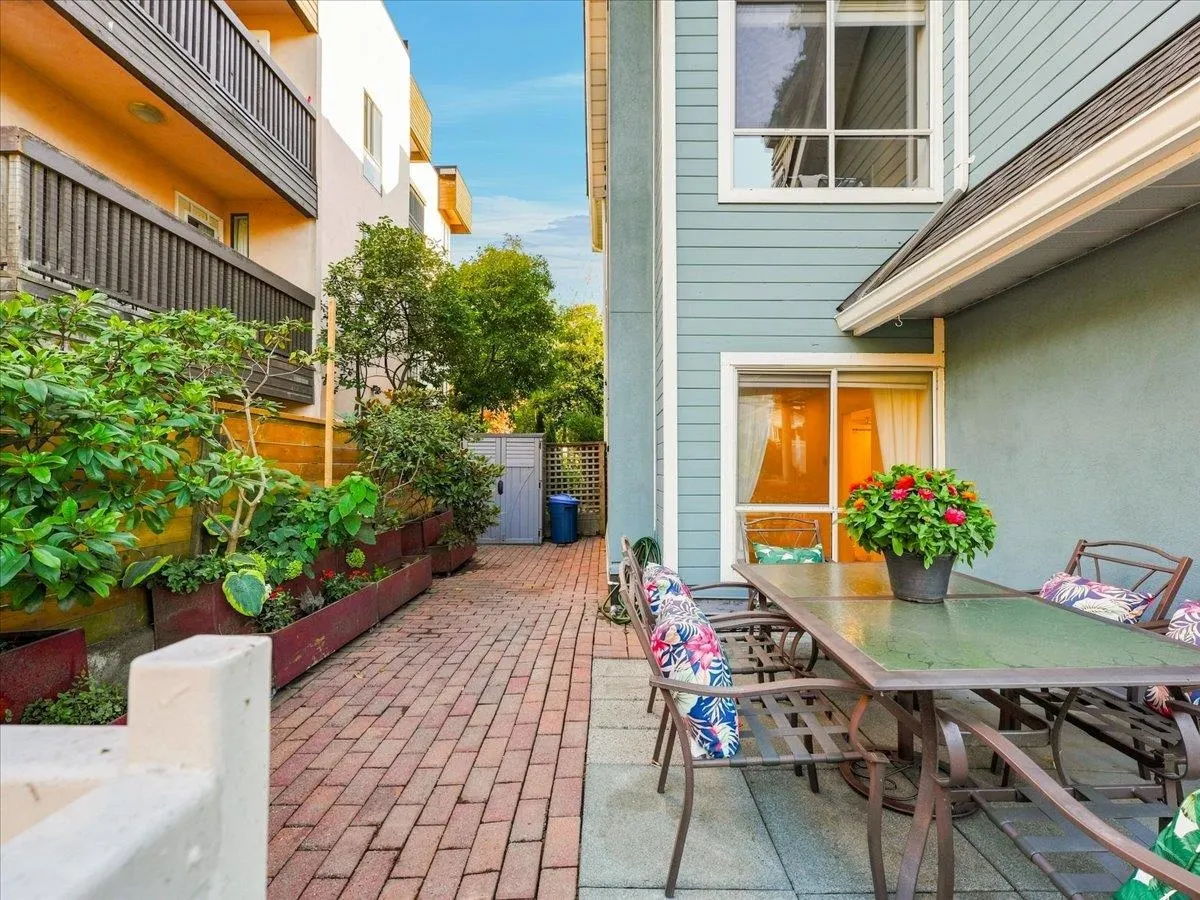 1729 E Georgia Street #203
