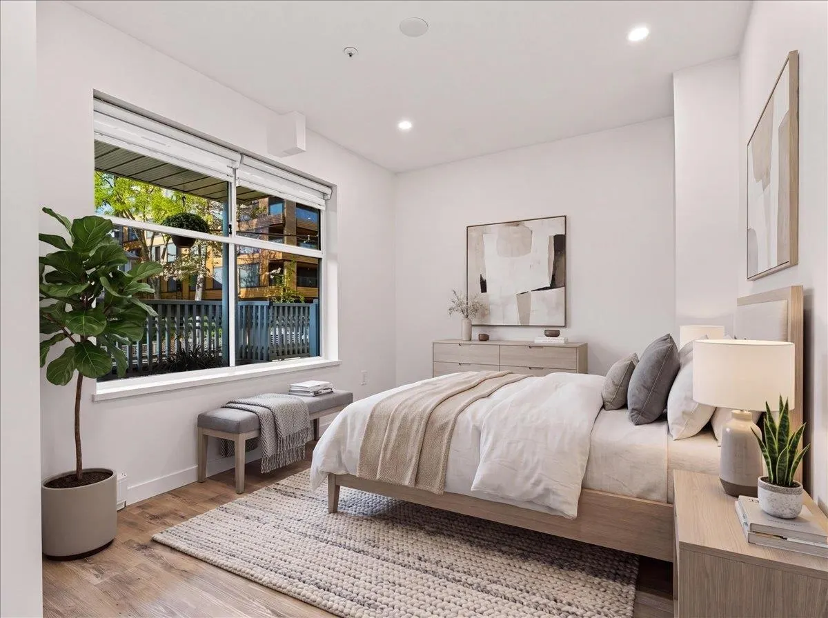 1729 E Georgia Street #203