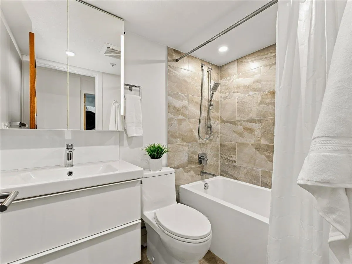 1729 E Georgia Street #203