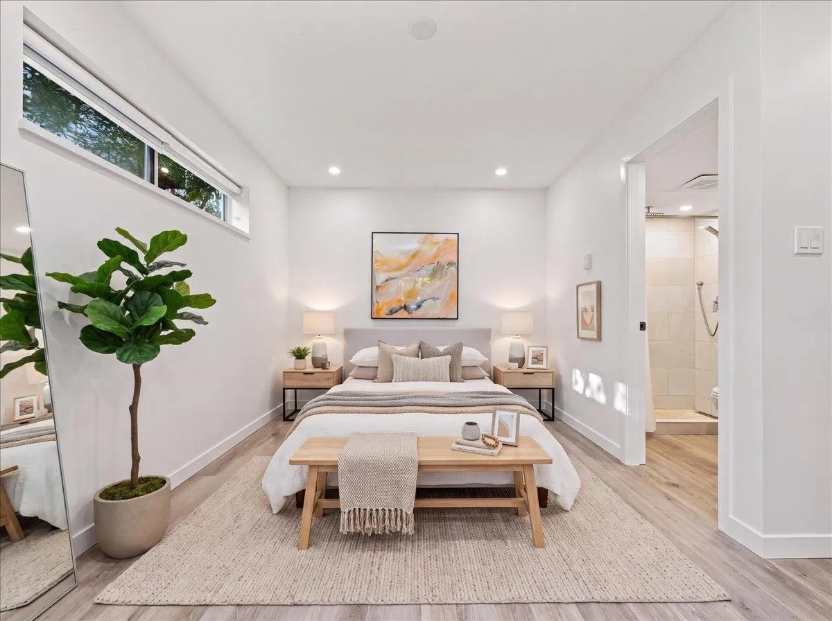 1729 E Georgia Street #203