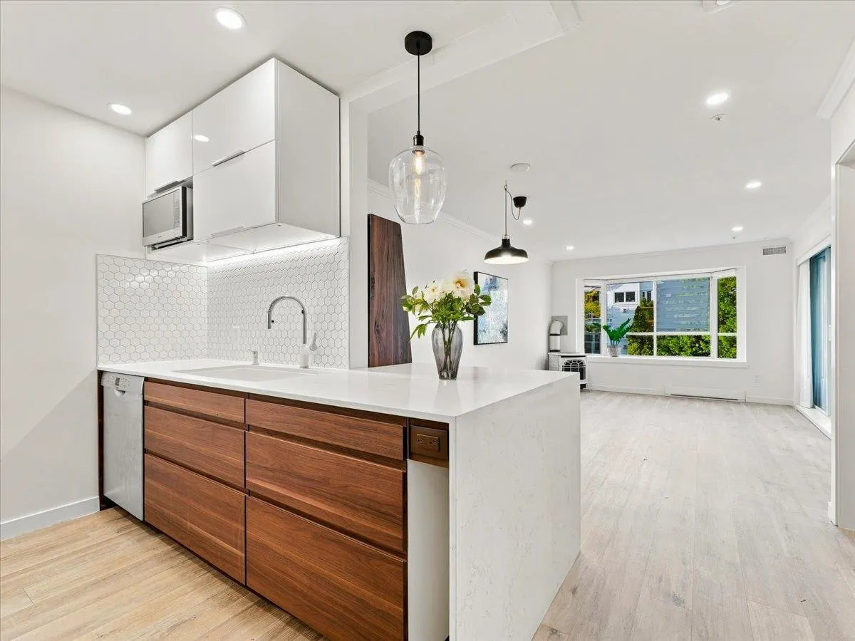 1729 E Georgia Street #203