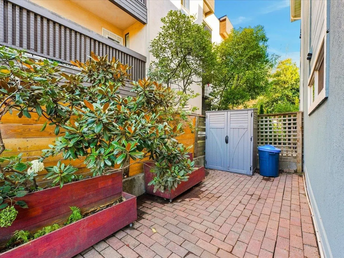 1729 E Georgia Street #203