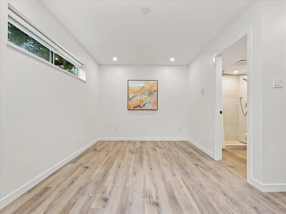 1729 E Georgia Street #203