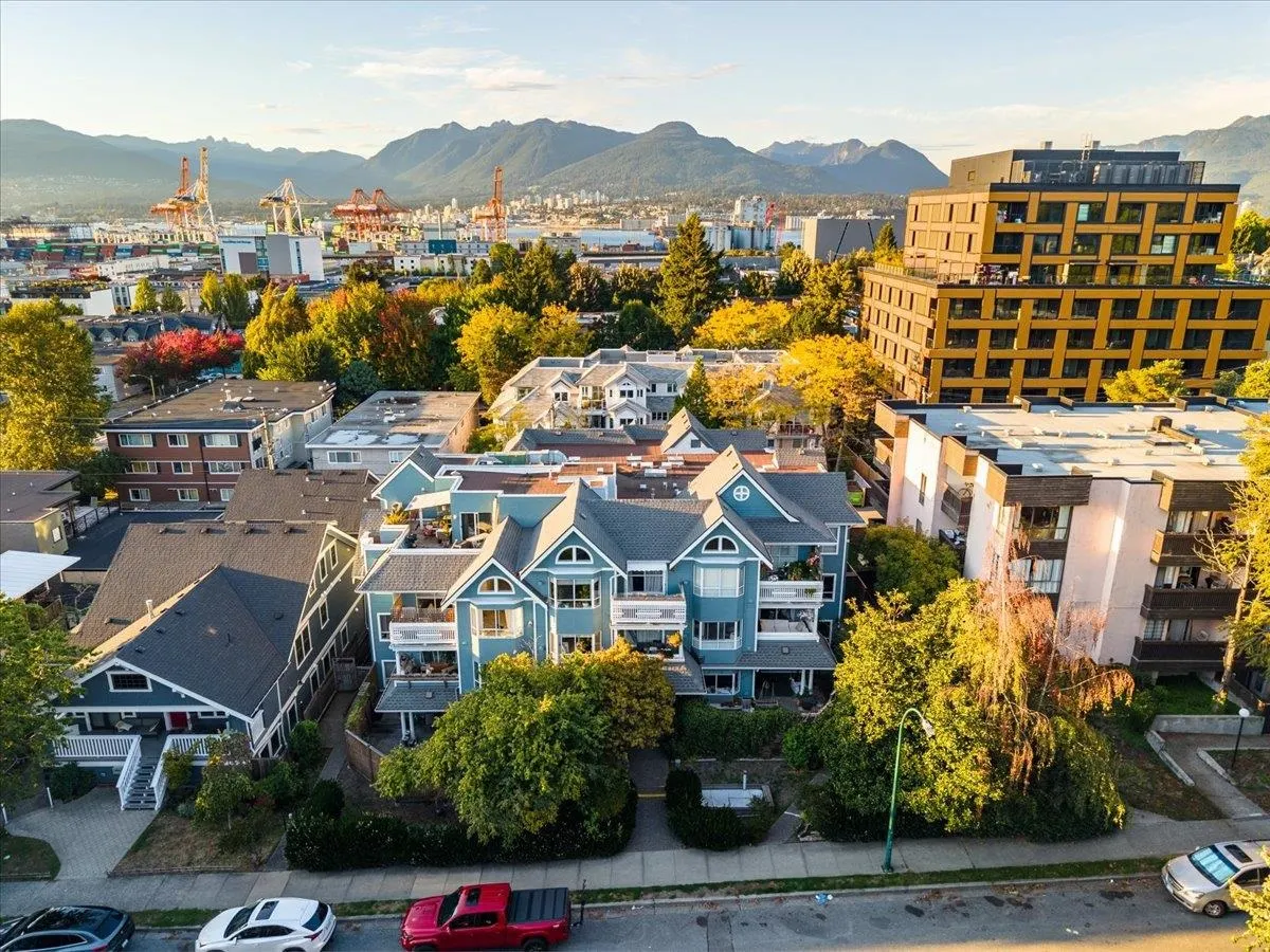 1729 E Georgia Street #203