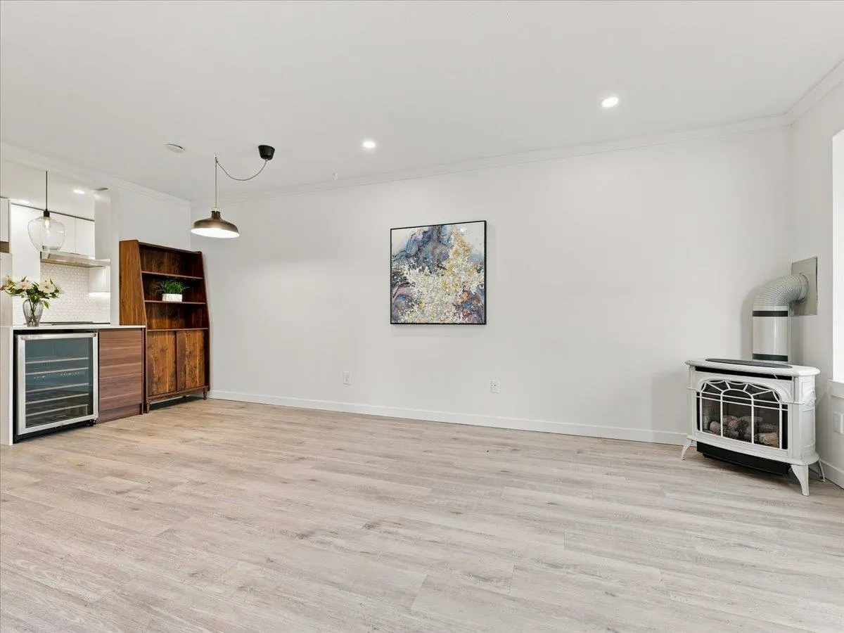 1729 E Georgia Street #203