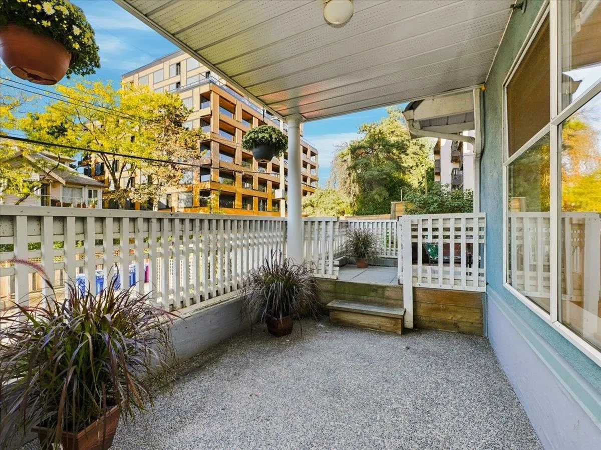 1729 E Georgia Street #203
