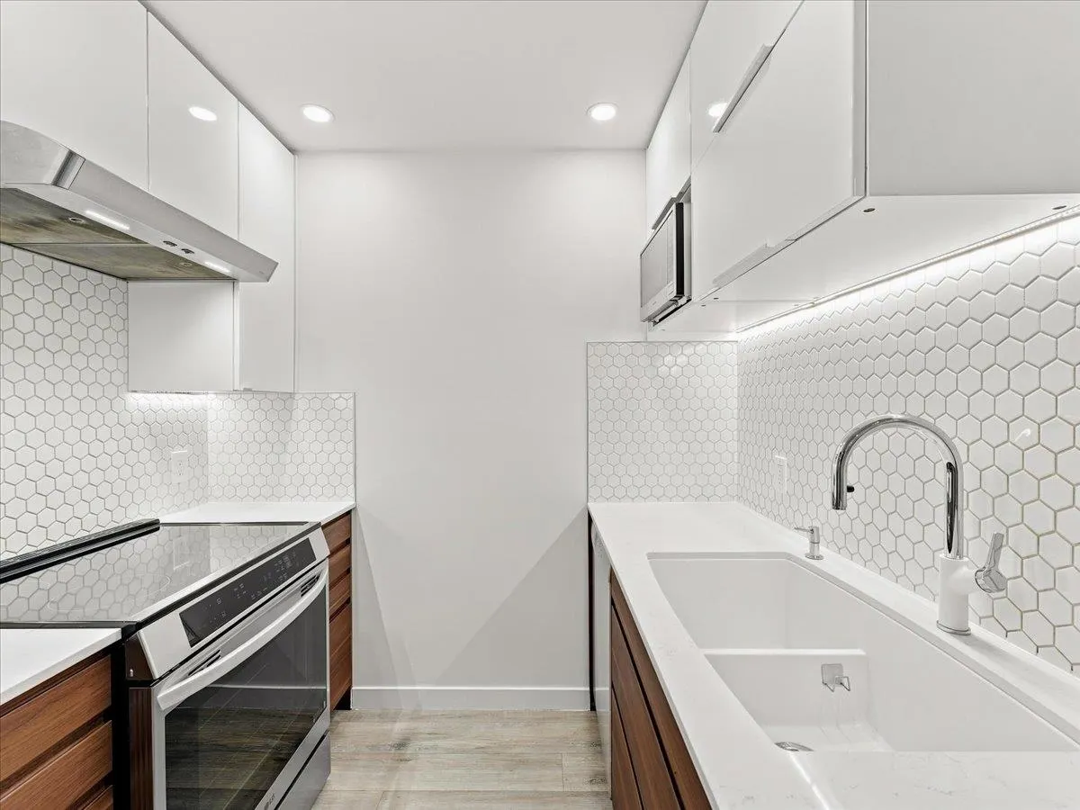 1729 E Georgia Street #203