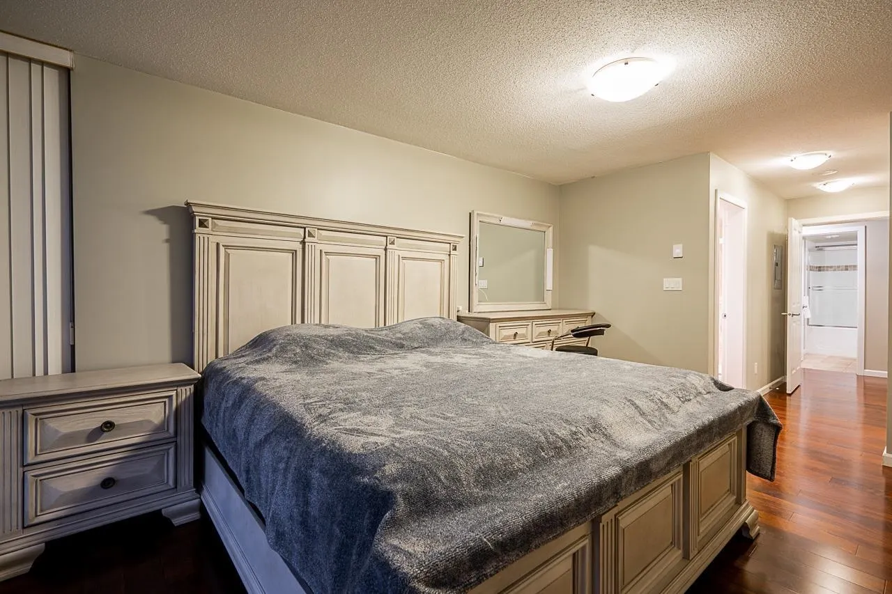 235 Guildford Way #1105