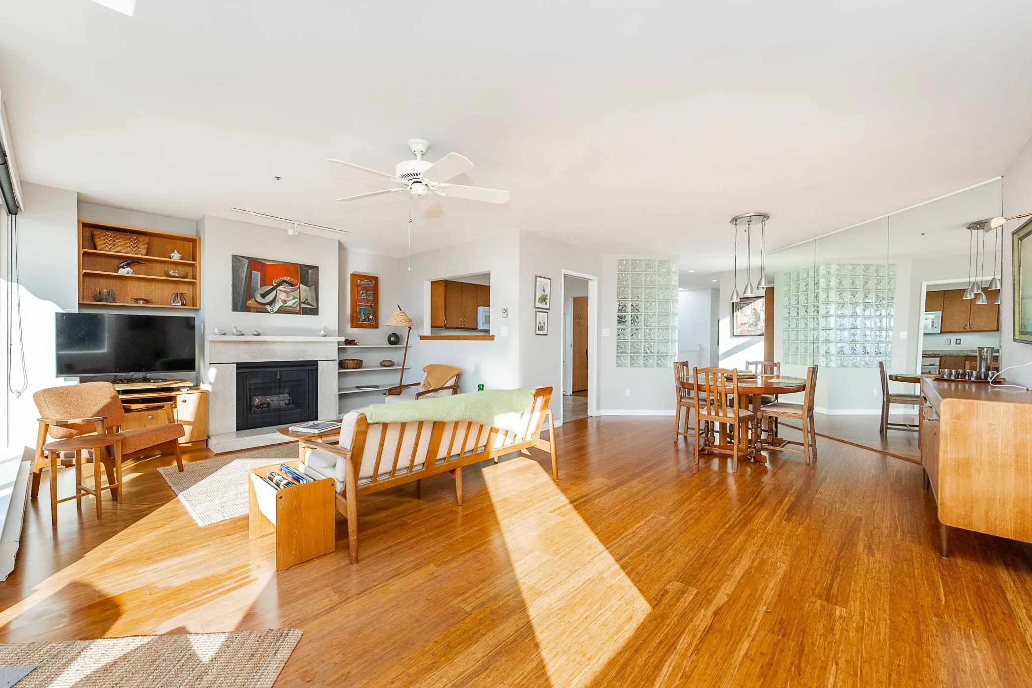 2433 Bellevue Avenue #201