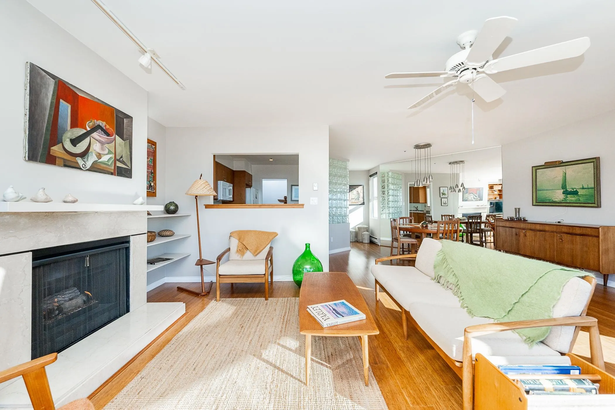 2433 Bellevue Avenue #201