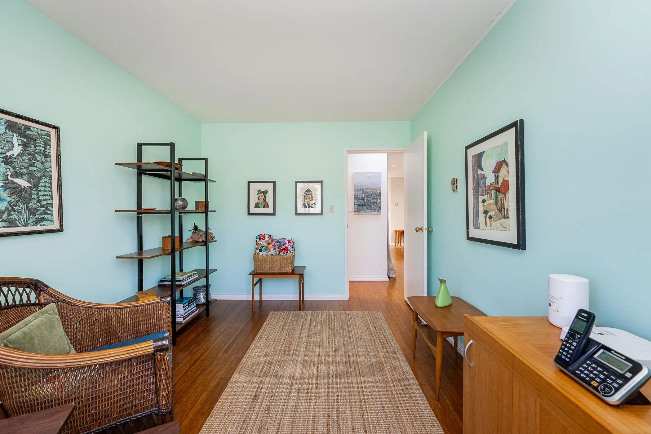 2433 Bellevue Avenue #201