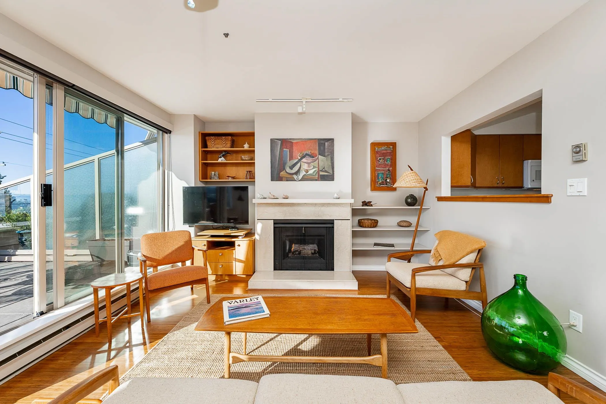2433 Bellevue Avenue #201